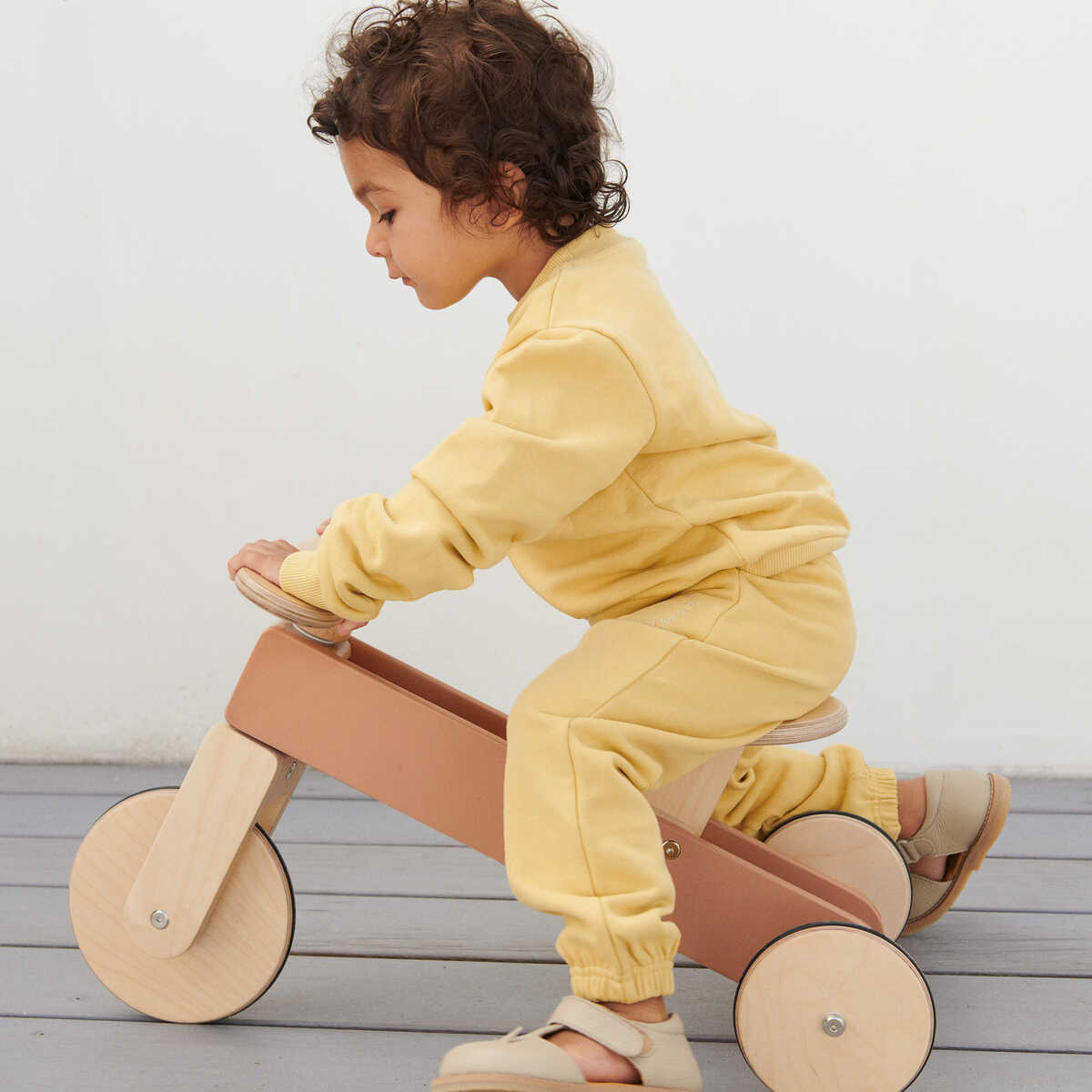 Liewood Dreirad Wyatt „Apple red“, Buchenholz, 65x35x25cm – Bild 4