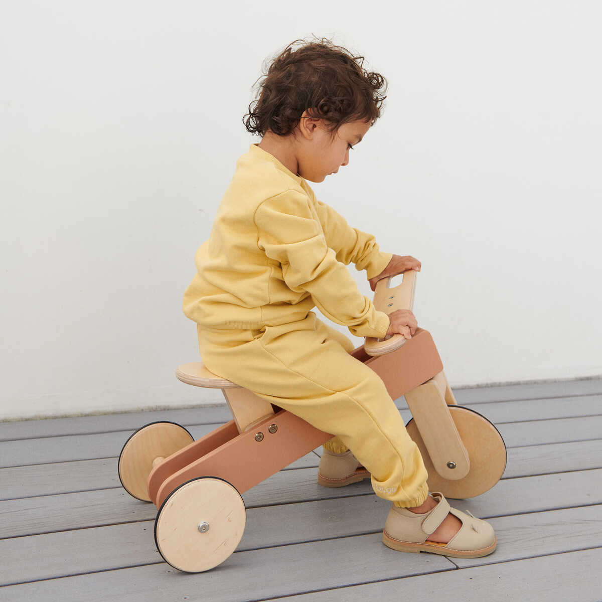 Liewood Dreirad Wyatt „Apple red“, Buchenholz, 65x35x25cm – Bild 5