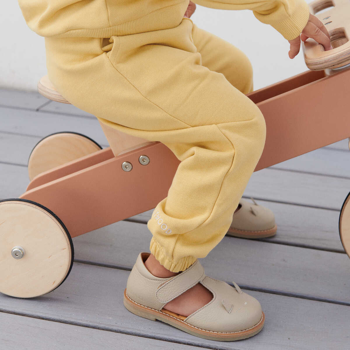 Liewood Dreirad Wyatt „Apple red“, Buchenholz, 65x35x25cm – Bild 6