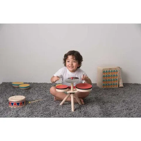 PlanToys Musikkapelle Kinder-Trommel-Set aus Holz – Bild 5