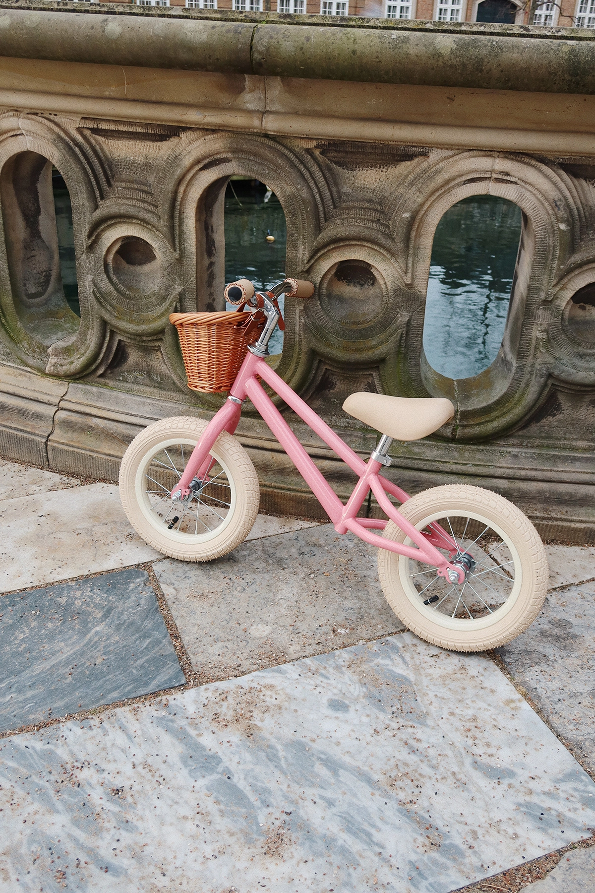 Konges Sløjd Laufrad Balance Bike „Sparkeling Pink“, 12-Zoll, ab ca. 2 Jahre