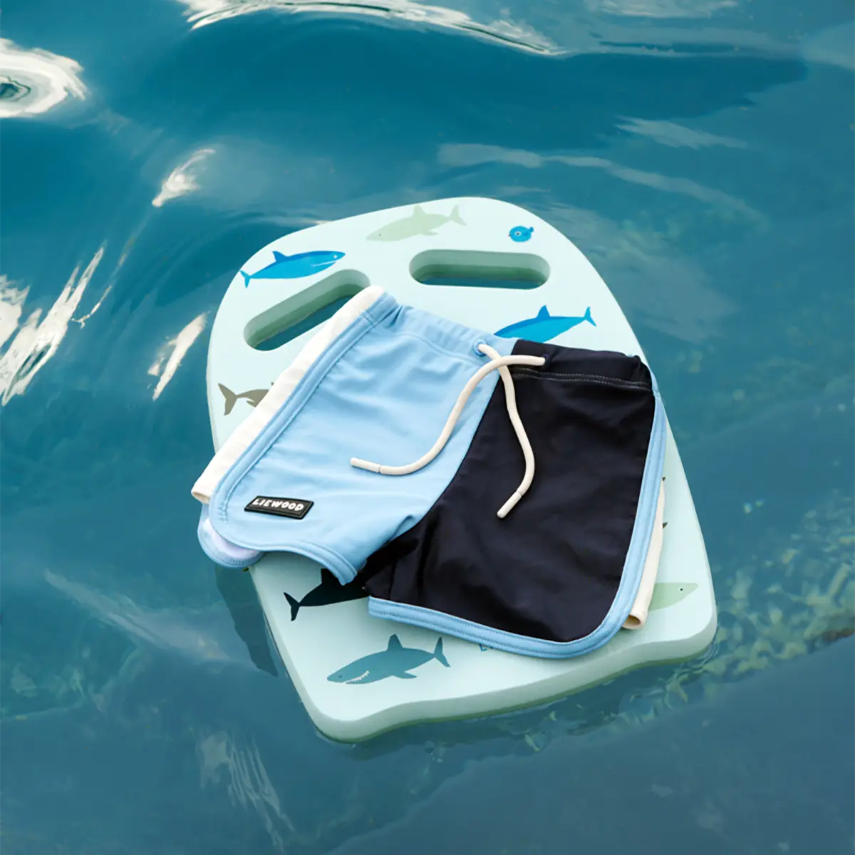 Liewood Finny Kinder-Badeshorts „Beach blue mix“