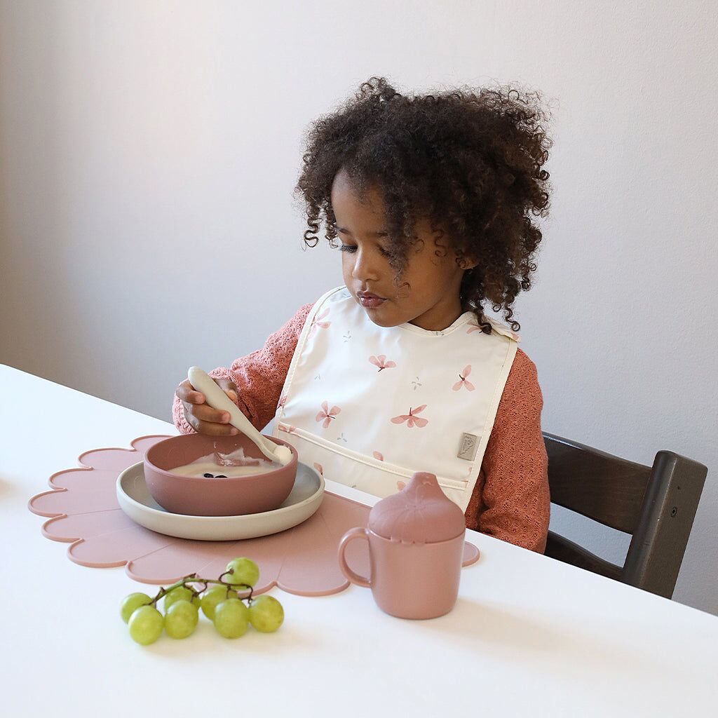 Cam Cam Silikon-Schnabeltasse Blumen „Dusty Rose“, 2er-Set – Bild 3