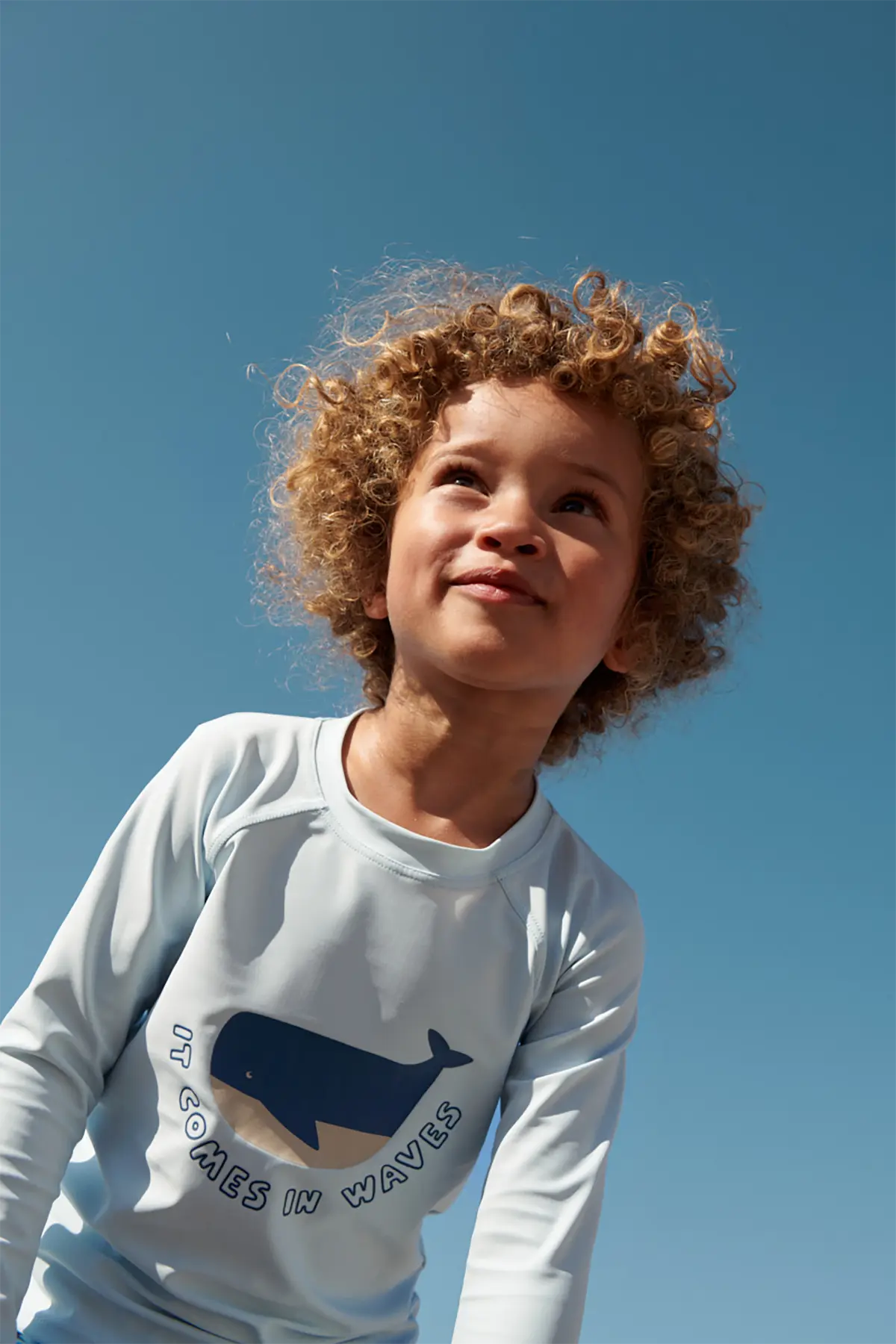 Liewood Noah Schwimm-T-Shirt „It comes in waves / Pure sky“