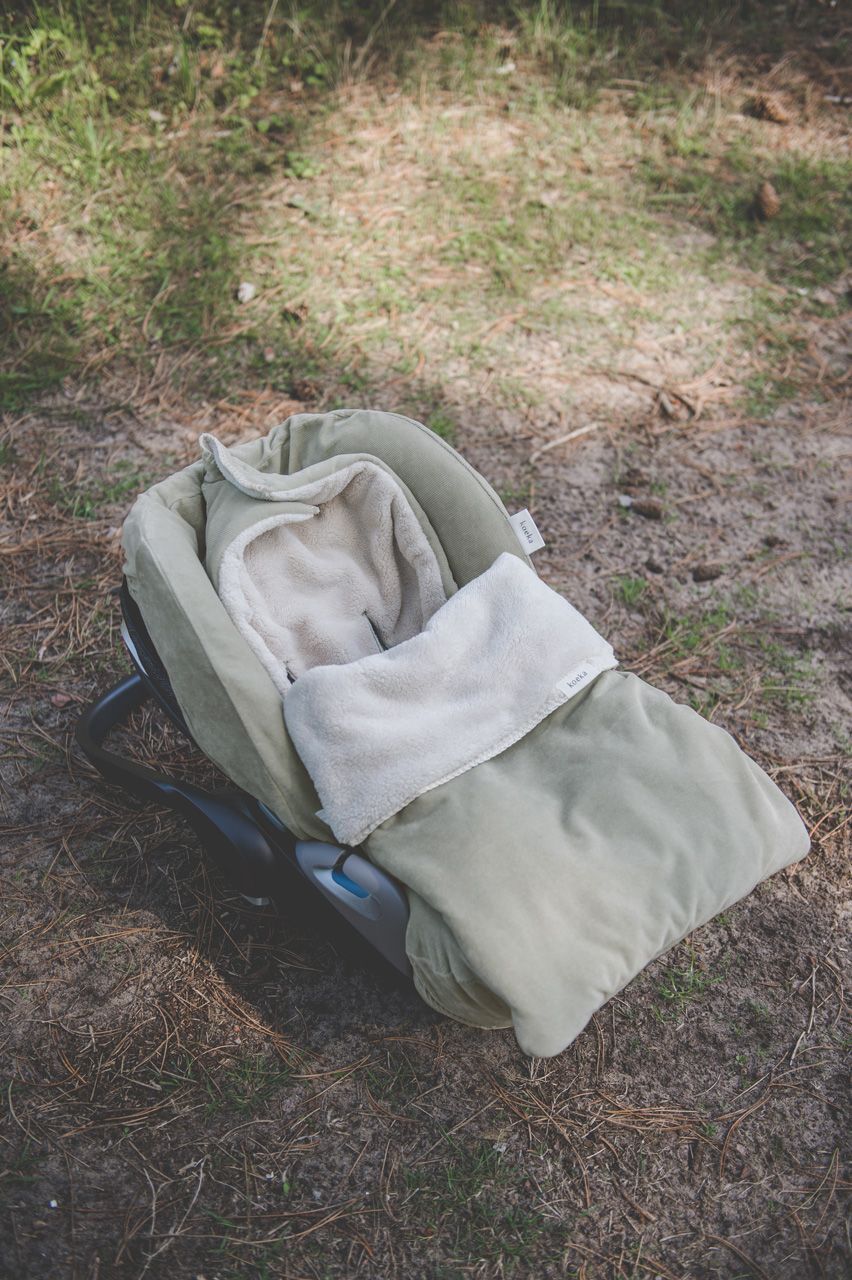 koeka Fußsack Oddi Plüsch „sage“ für 3/5-Punktgurt – Bild 4