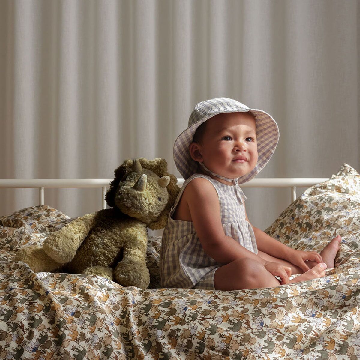 DELISTED Konges Sløjd Kuscheltier „Triceratops“, H31cm – Bild 4