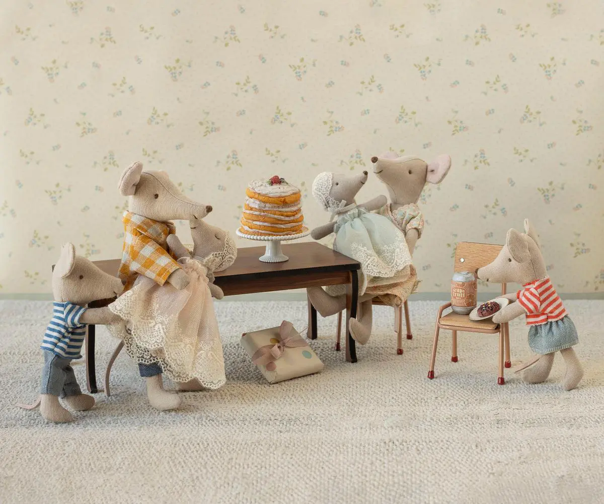Maileg Langer Esstisch fürs Puppenhaus, Mausgröße, 7x20x8cm