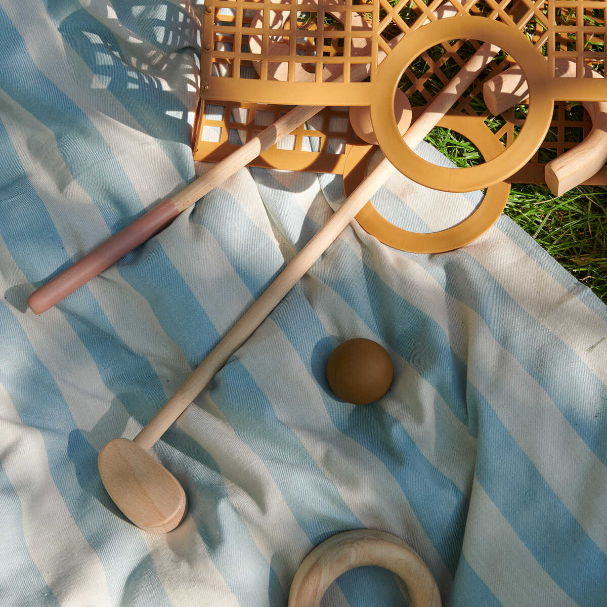 DELISTED Liewood Garten-Golf-Set Mary „Surf blue / Nebelgrau mix“, Buchenholz – Bild 4
