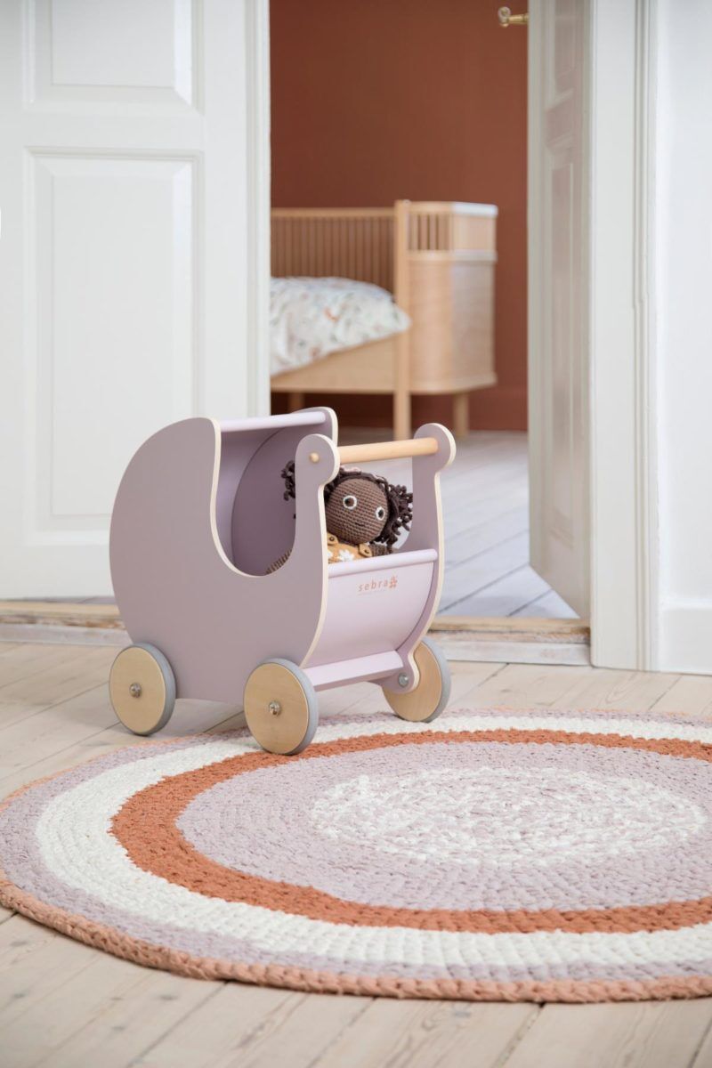 DELISTED Sebra Häkelteppich „Morning Cloud Pink“, ø120cm – Bild 2