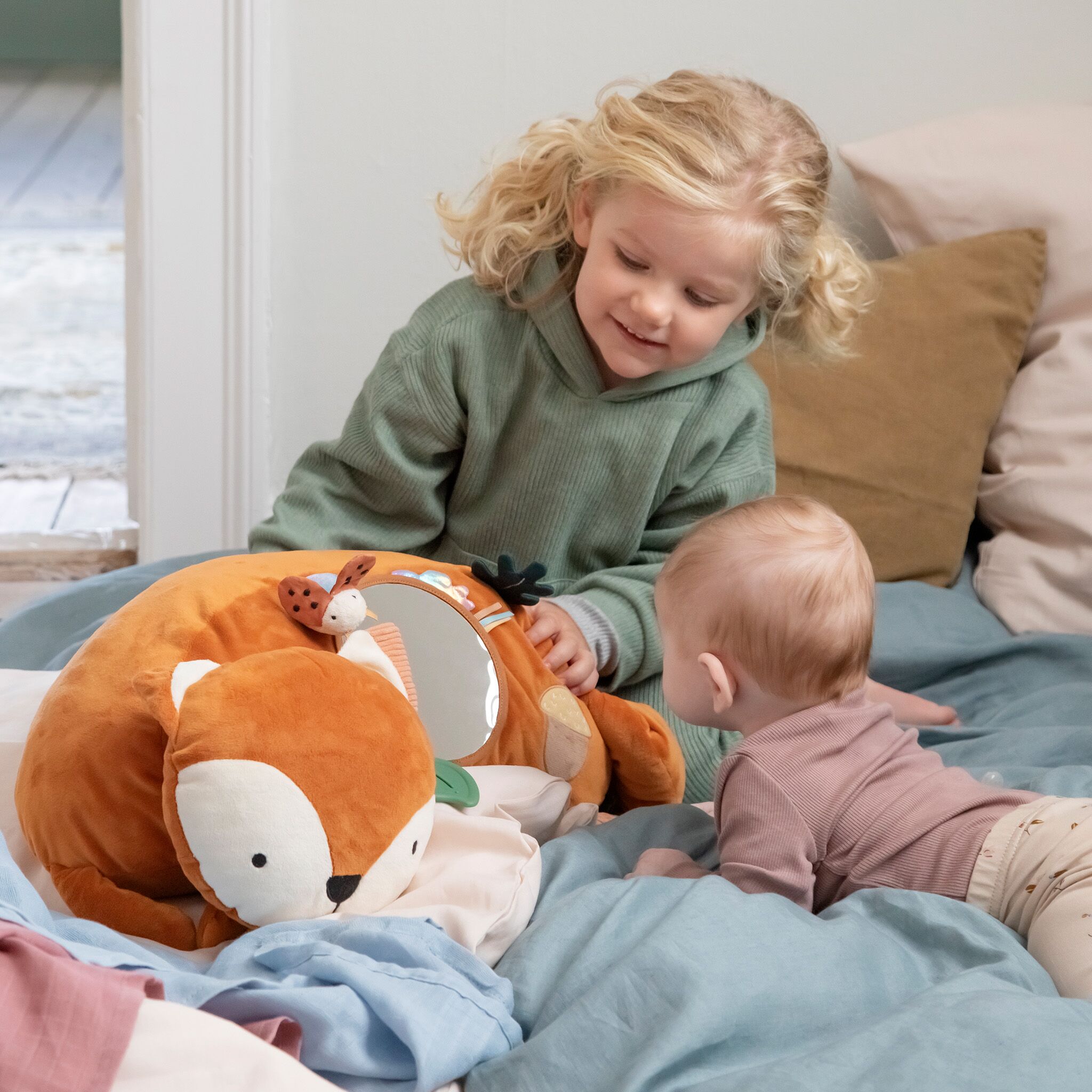 DELISTED Sebra Spielkissen / Aktivitätskissen „Sparky der Fuchs“, Baulage üben, L43cm – Bild 2