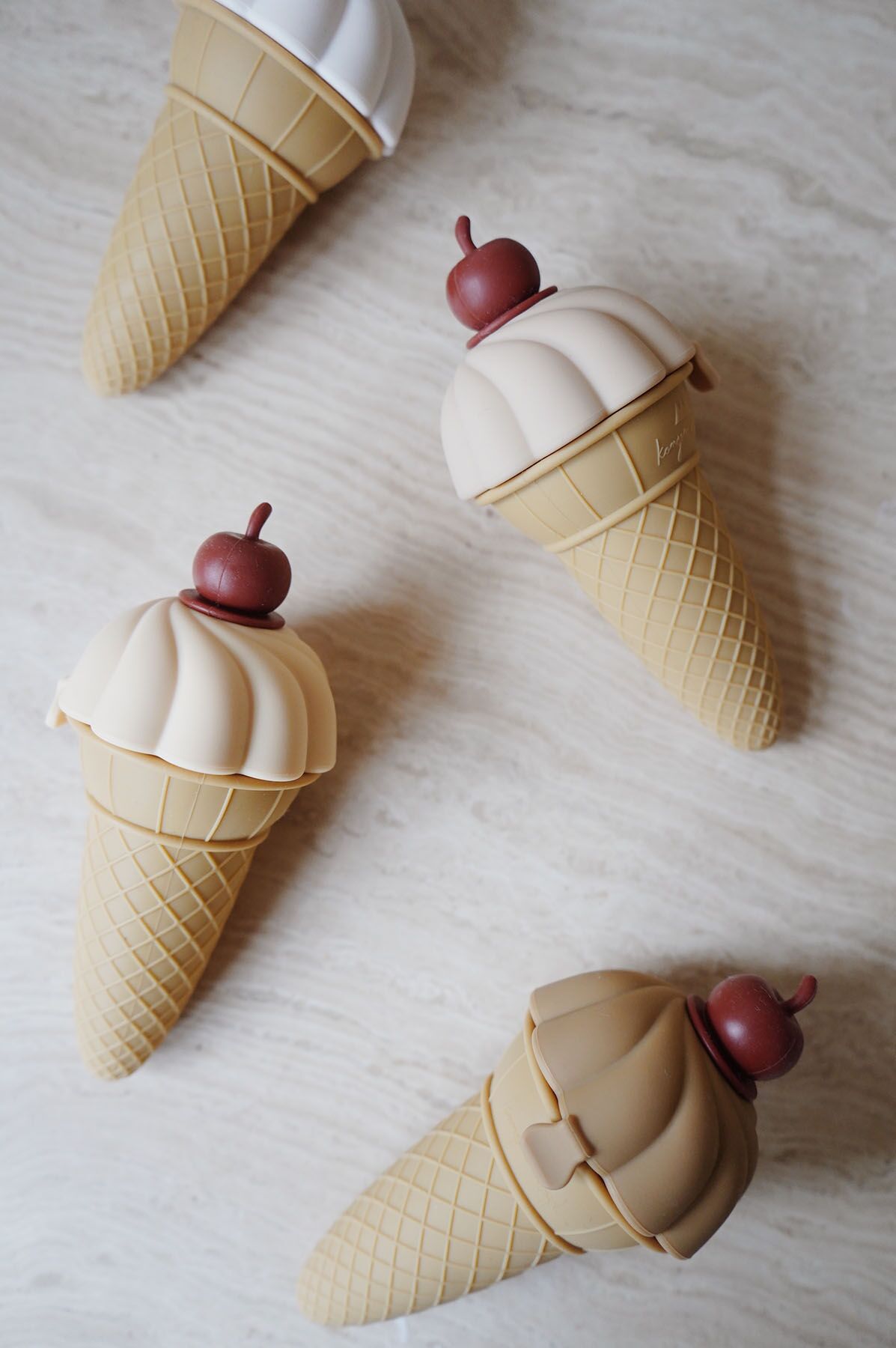 DELISTED Konges Sløjd Eiscreme-Spiel-Set aus Silikon, 4er-Set – Bild 2
