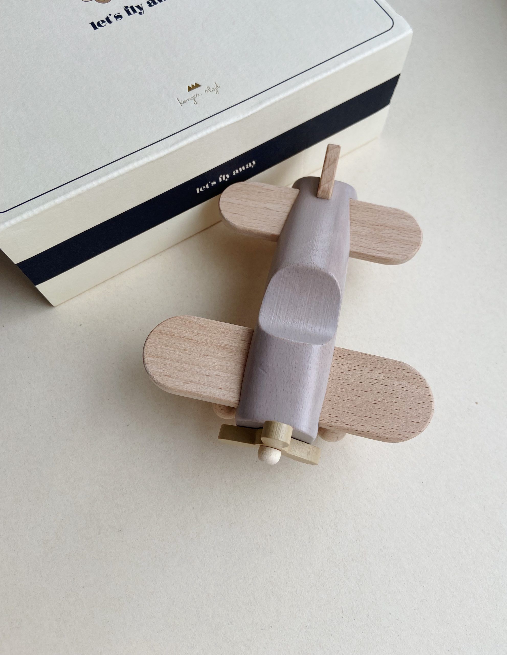 DELISTED Konges Sløjd Holzflugzeug „Red“, FSC® – Bild 5