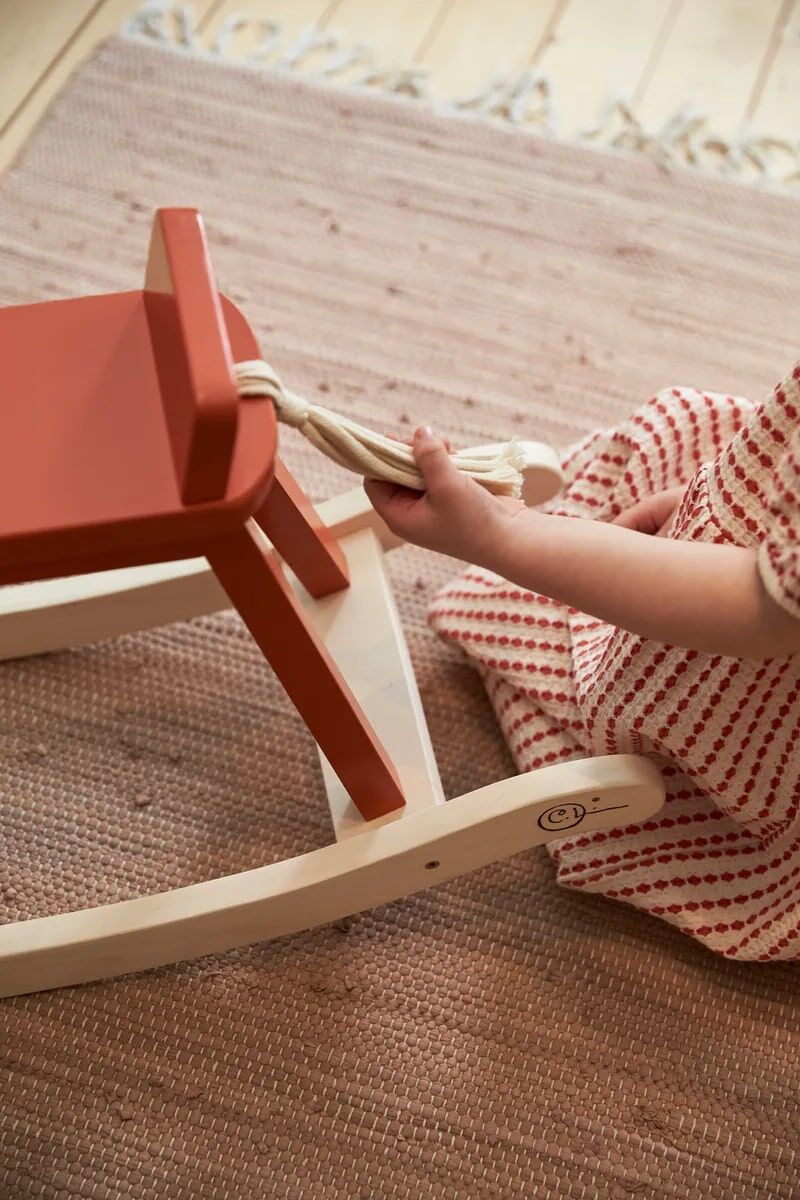 Kids Concept Schaukelpferd Carl Larsson „orange-rot“, FSC® – Bild 6