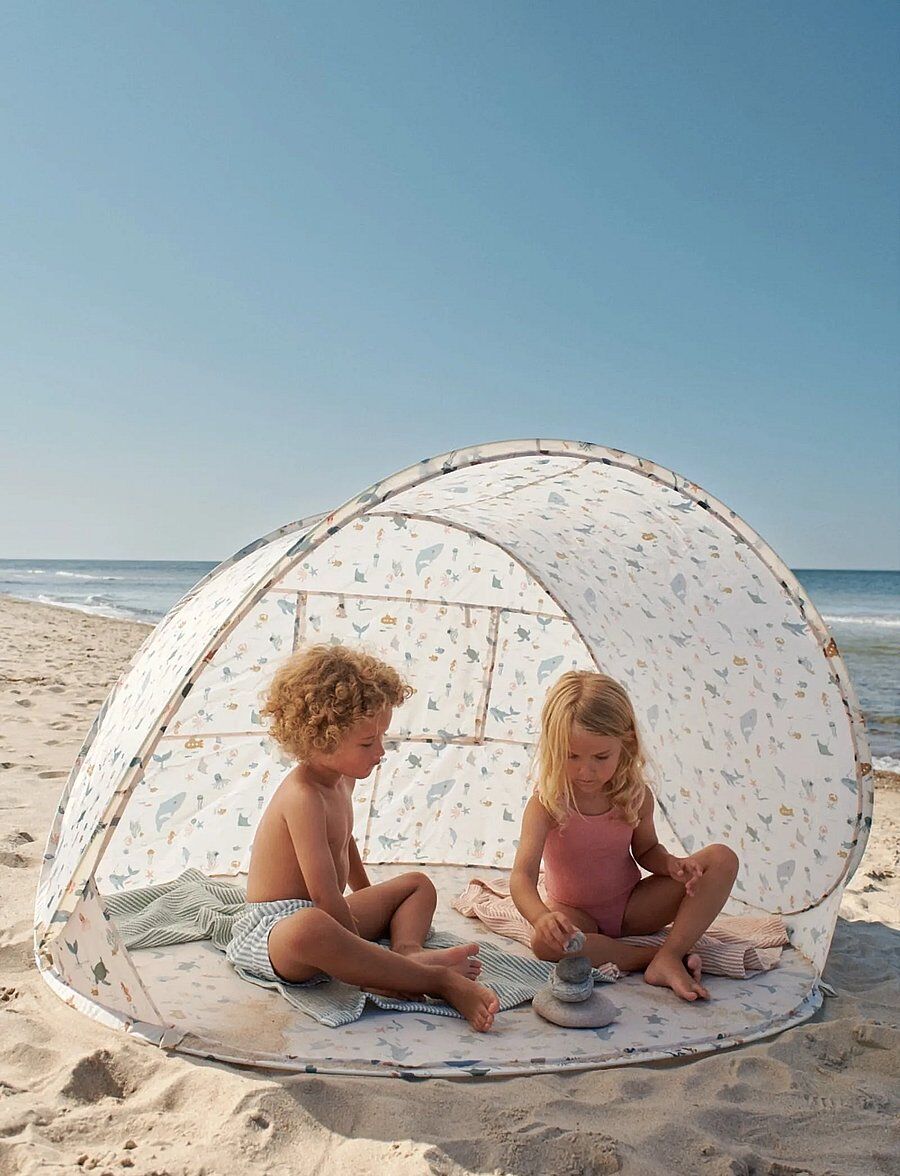 Liewood Pop-Up UV-Strandzelt Cassie „Sea creature / Sandy“, Strandmuschel, UV-Schutz 40+, 90x140x110cm
