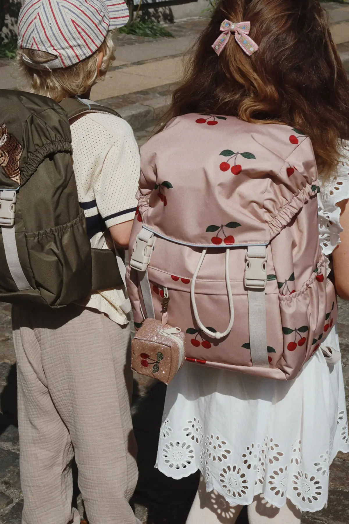 DELISTED Konges Sløjd Schulrucksack Clover „Ma Grande Cerise Mahogany“ – Bild 2