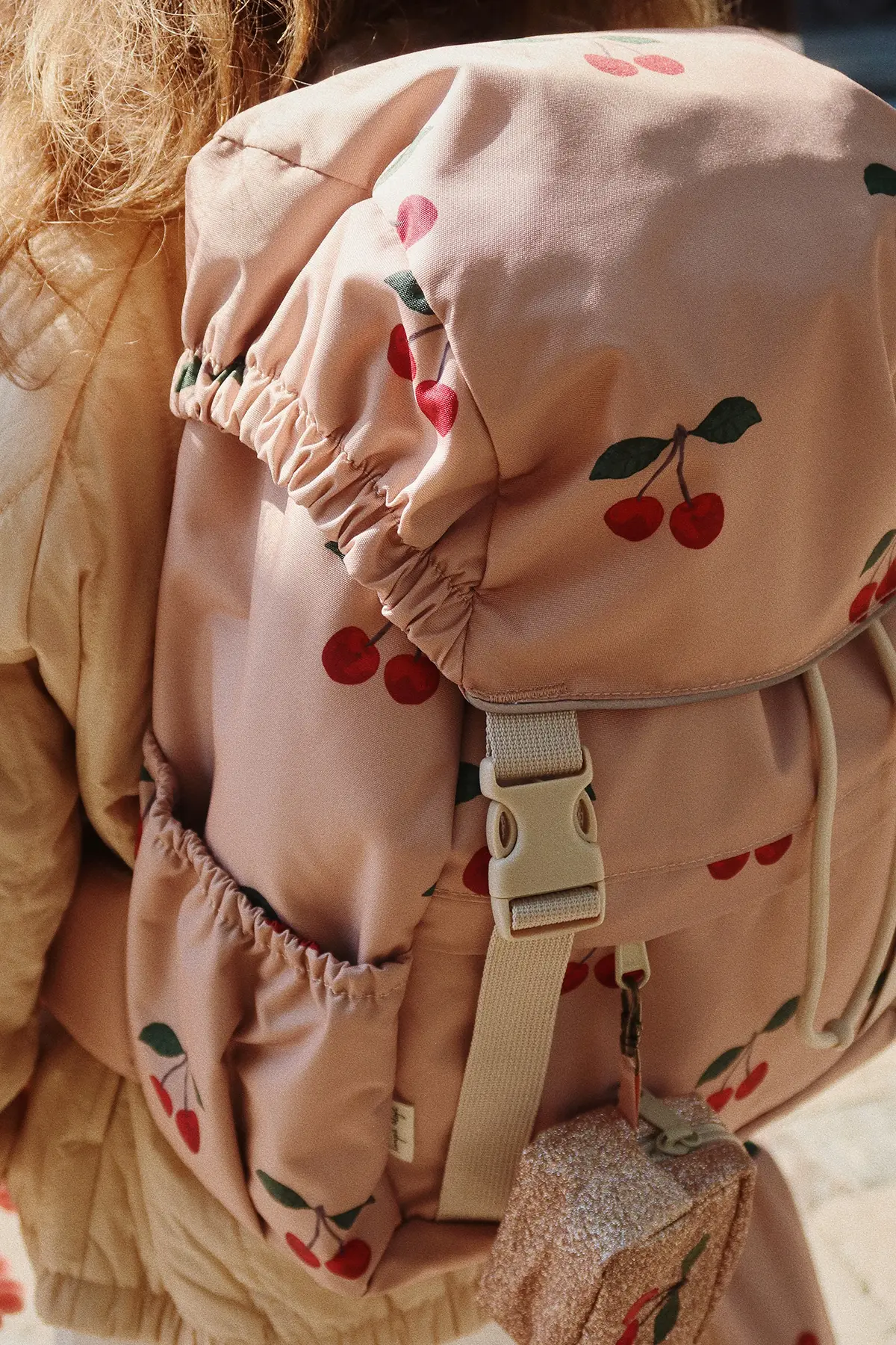 DELISTED Konges Sløjd Schulrucksack Clover „Ma Grande Cerise Mahogany“ – Bild 4