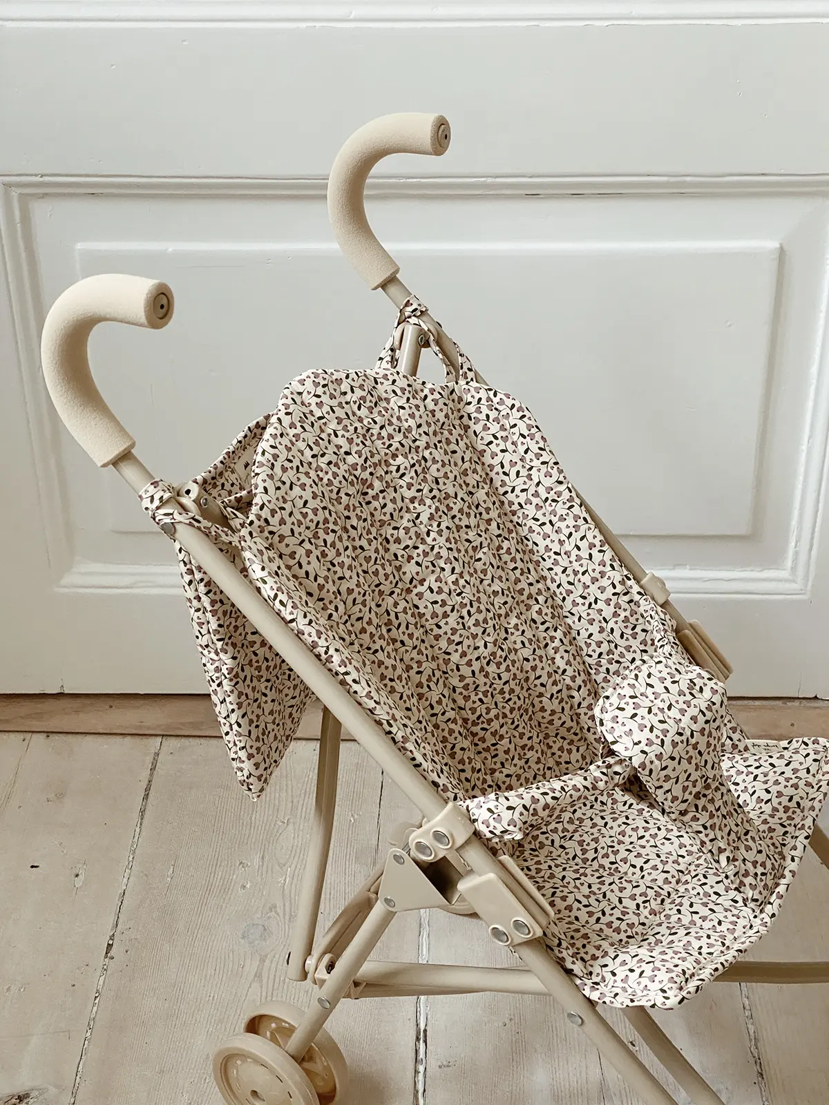 DELISTED Konges Sløjd Puppen-Buggy „Milk Tank“ – Bild 2