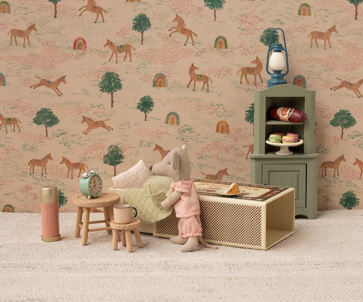 Maileg Puppenhaus Eckschrank aus Holz Mood
