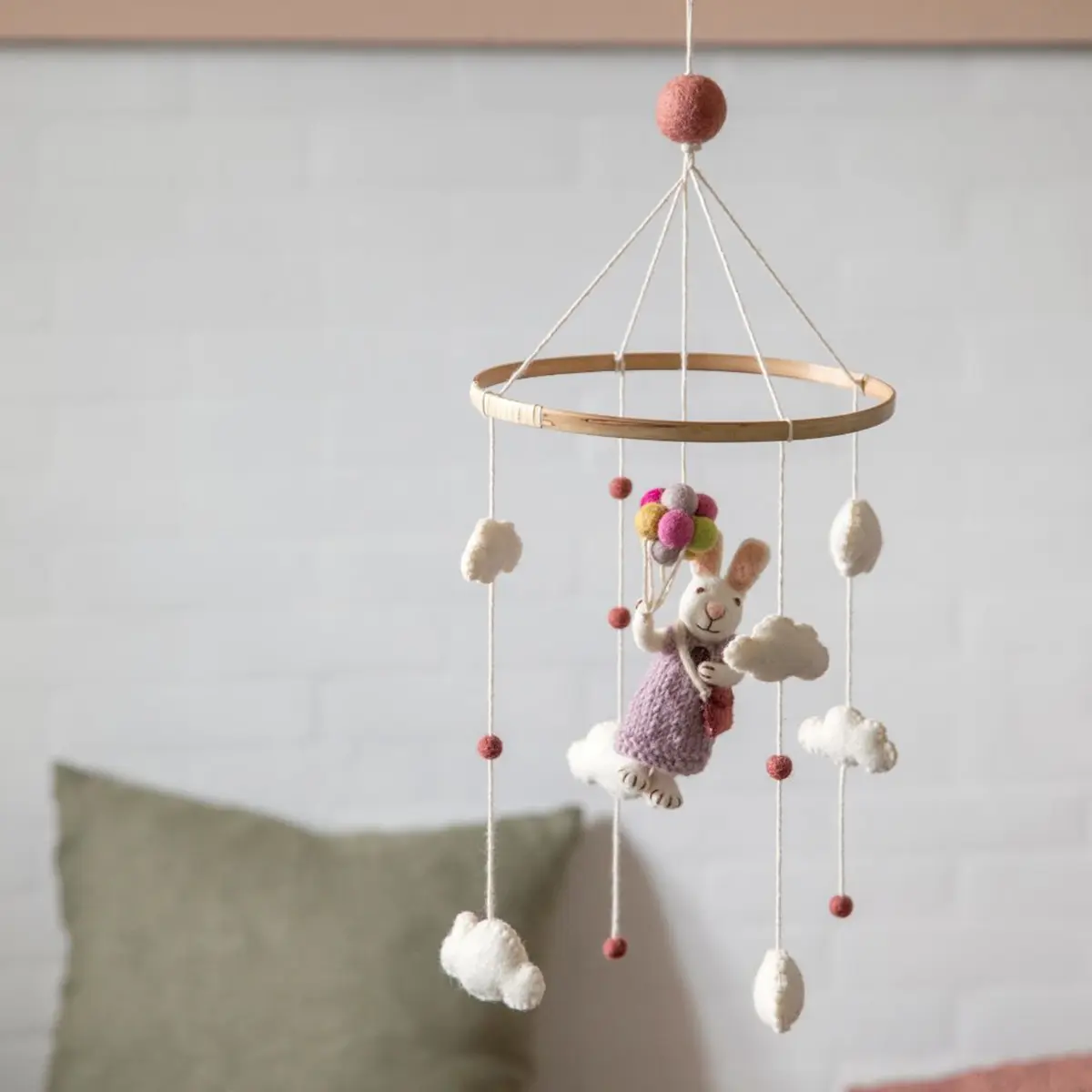 Gry & Sif Filz-Mobile „Hasenmädchen mit Ballons“ ø24cm