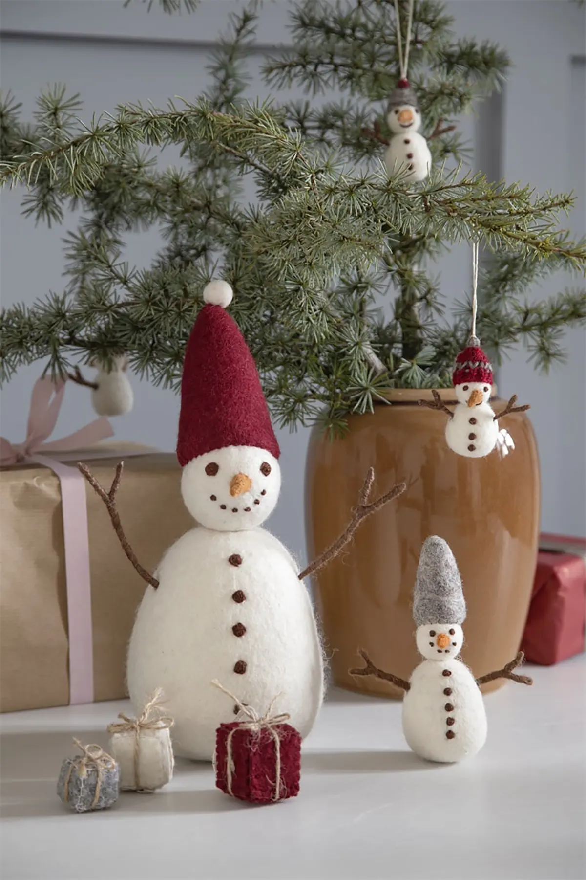 Gry & Sif Schneemann mit roter Mütze, 27cm