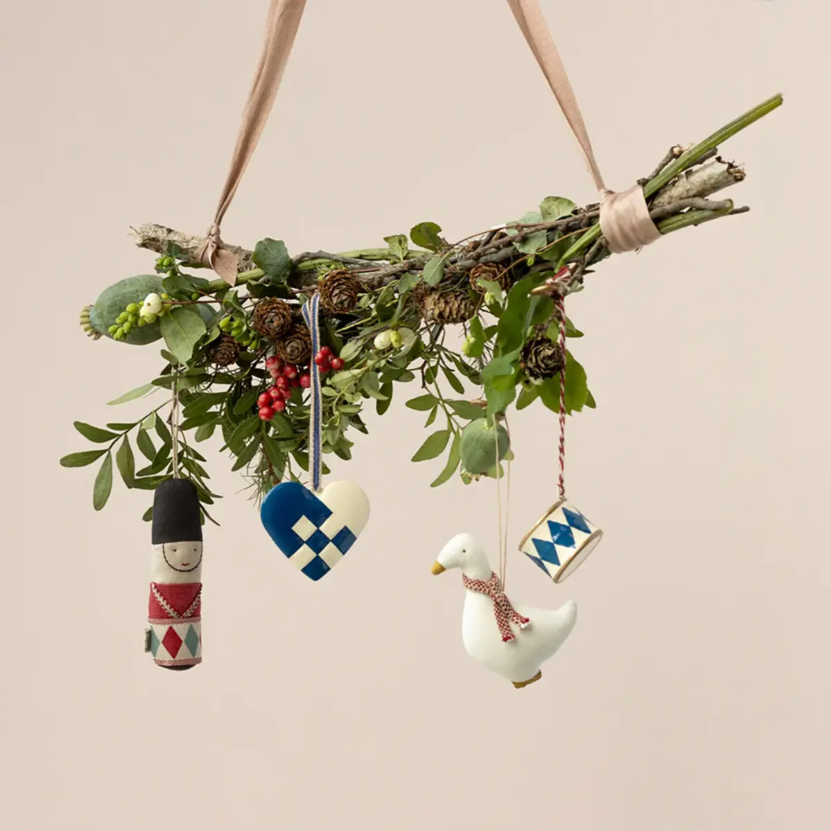 Maileg Weihnachtsbaumschmuck Herz aus Metall „dunkelblau“ 6cm