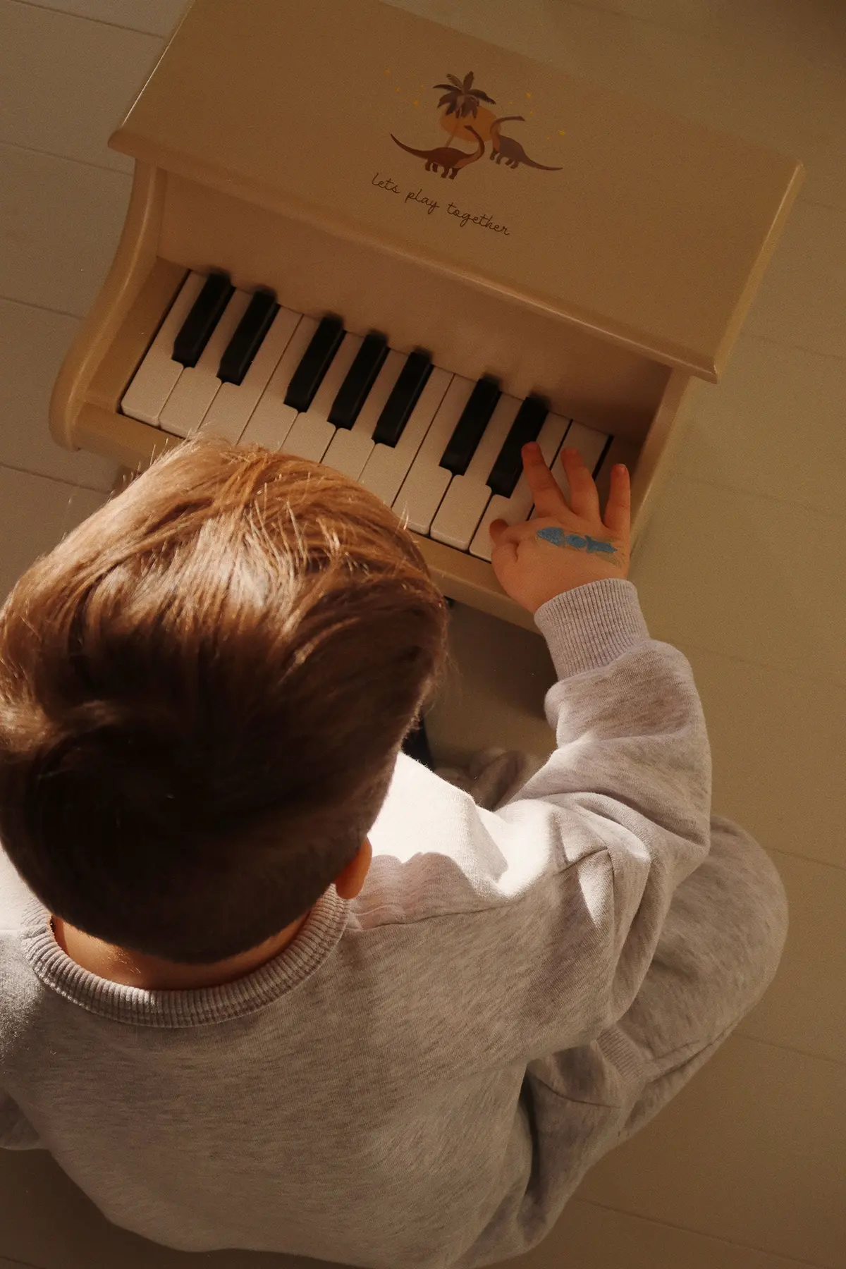 Konges Sløjd Spielzeug Miniatur-Klavier „Dino“, FSC®-Holz
