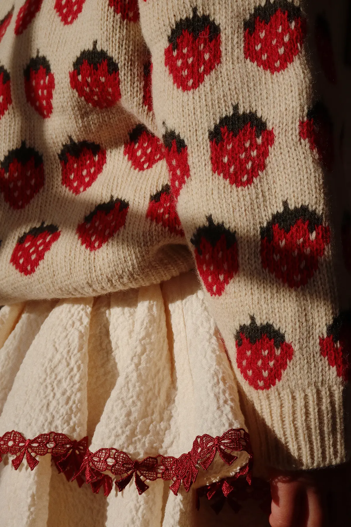 Konges Sløjd Strickjacke Belou „Erdbeere“