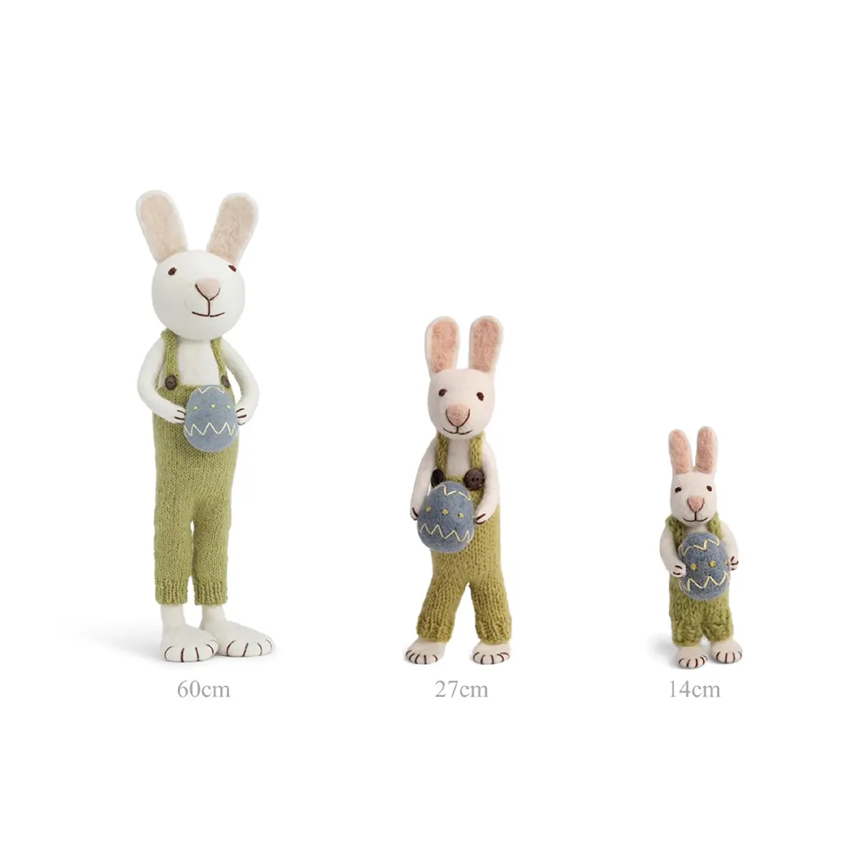 Gry & Sif Hasenfamilie „weißer Hase mit Latzhose und blauem Osterei“ H27cm