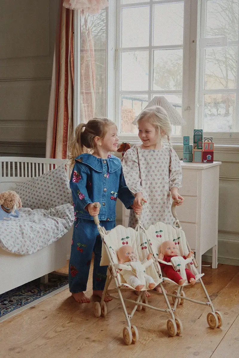 Konges Sløjd Zwillings-Puppen-Buggy „Ma grande cerise“