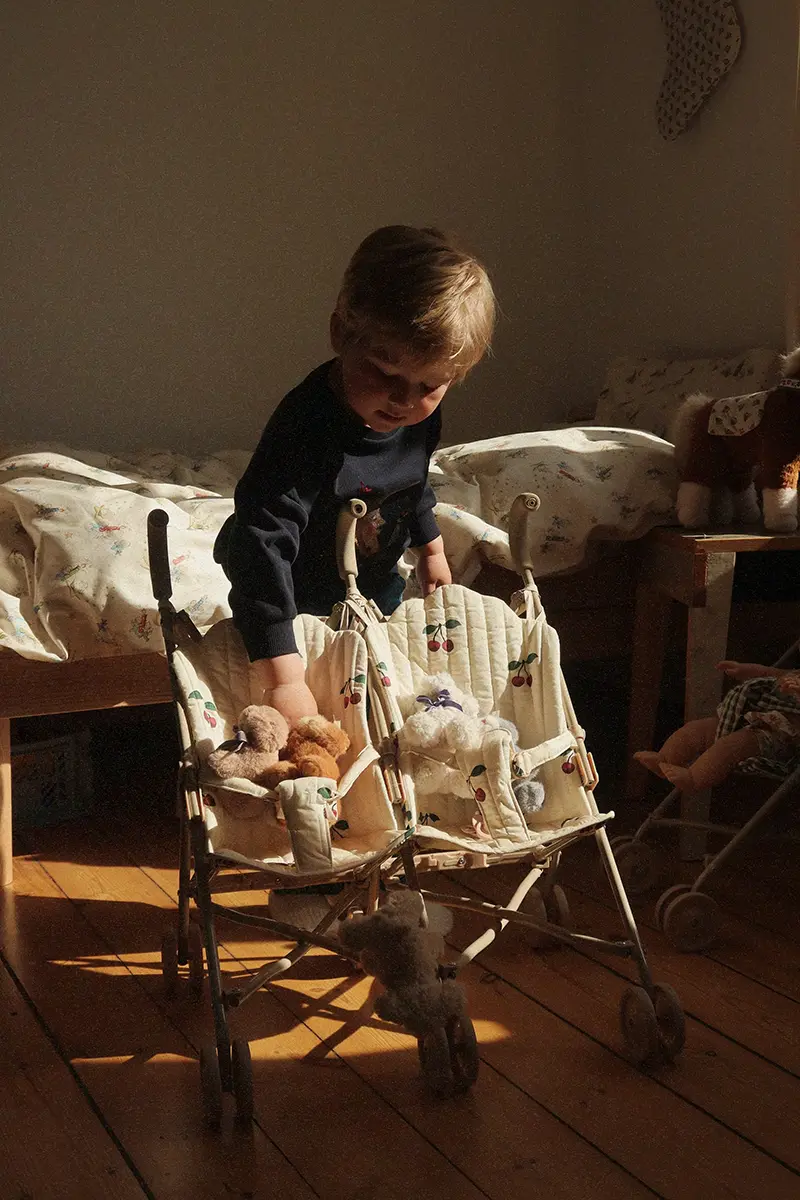 Konges Sløjd Zwillings-Puppen-Buggy „Ma grande cerise“