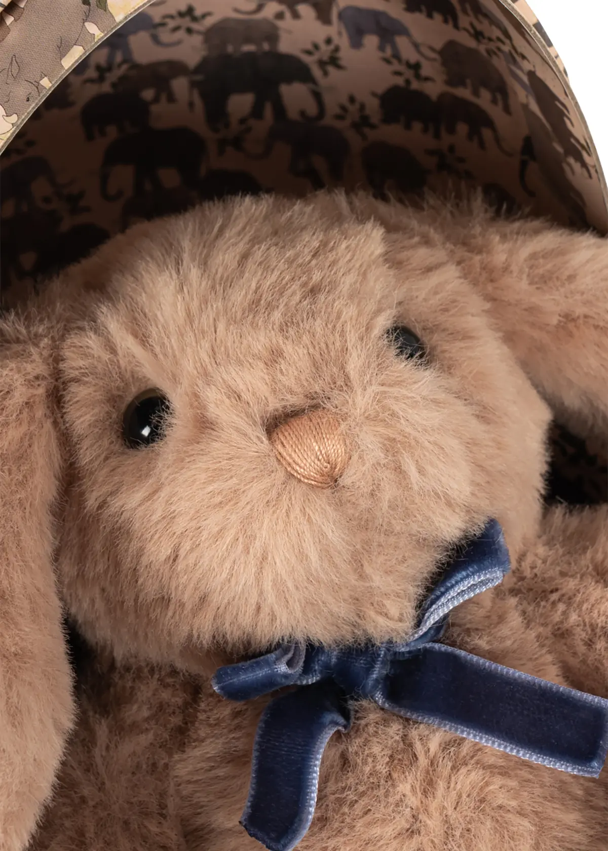 Konges Sløjd Kuscheltier Hase mit Osterei „Safari“ H15cm