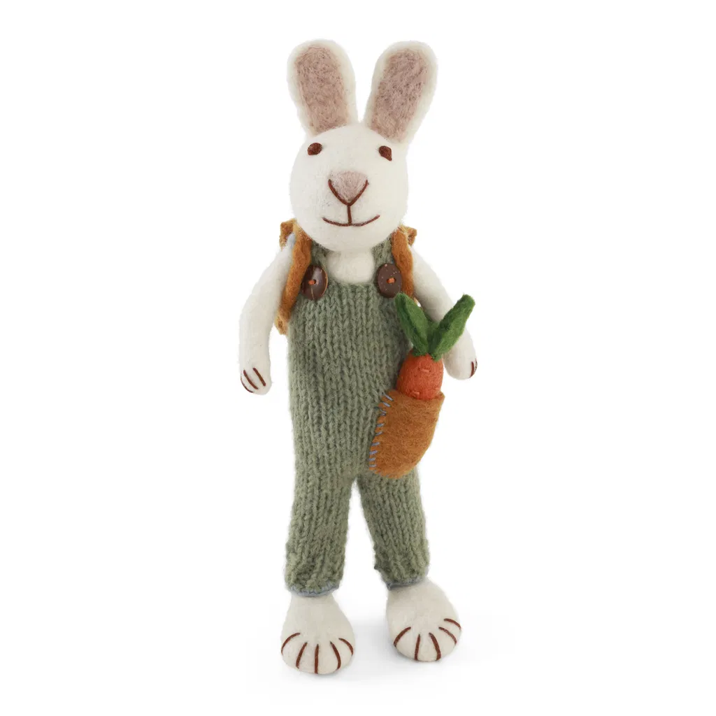 Gry & Sif Hasenfamilie „weißer Hase mit Rucksack und Karotte“ H27cm