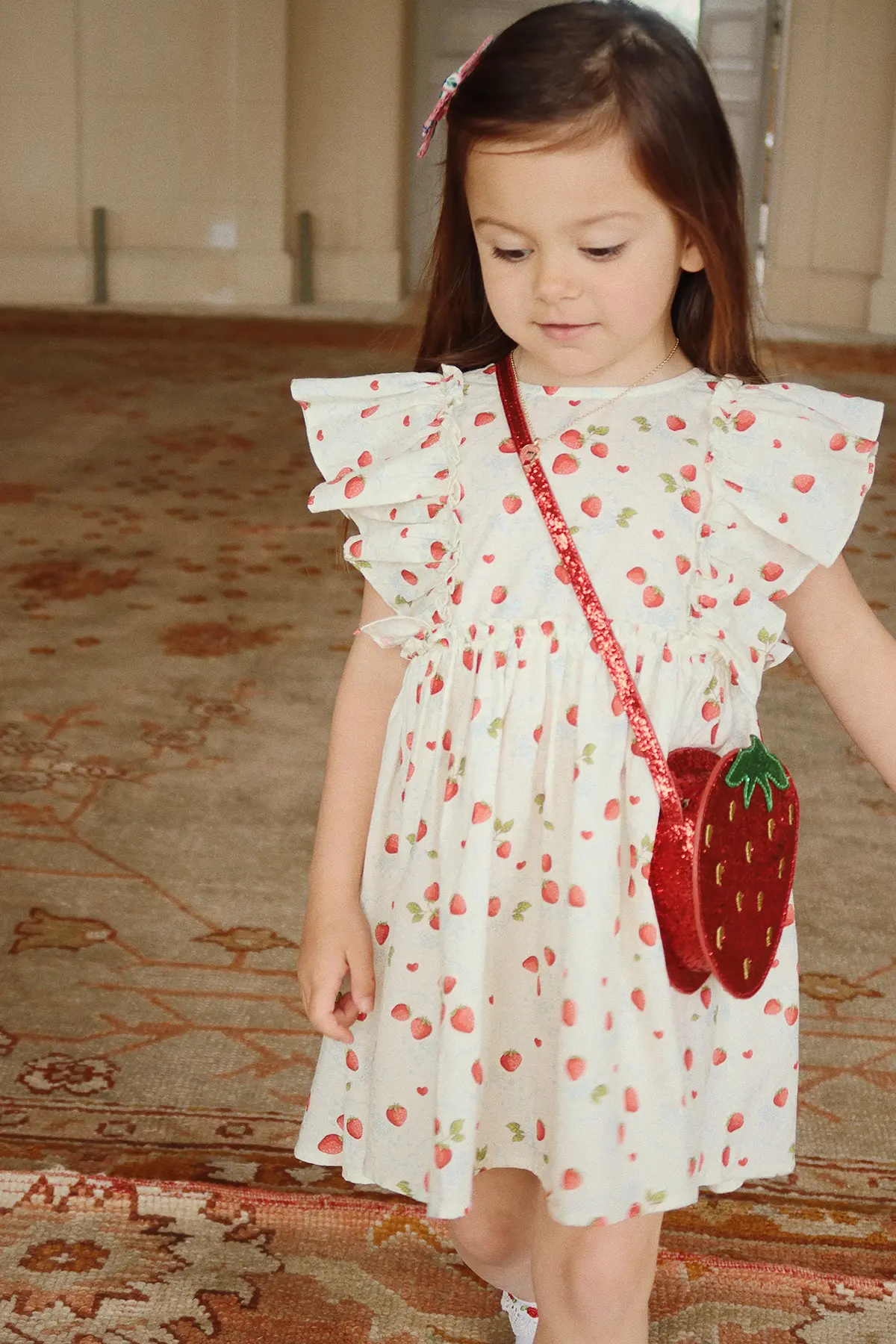 Konges Sløjd Glitzer-Schultertasche Erdbeere für Kinder „Tut / Barbados Cherry“