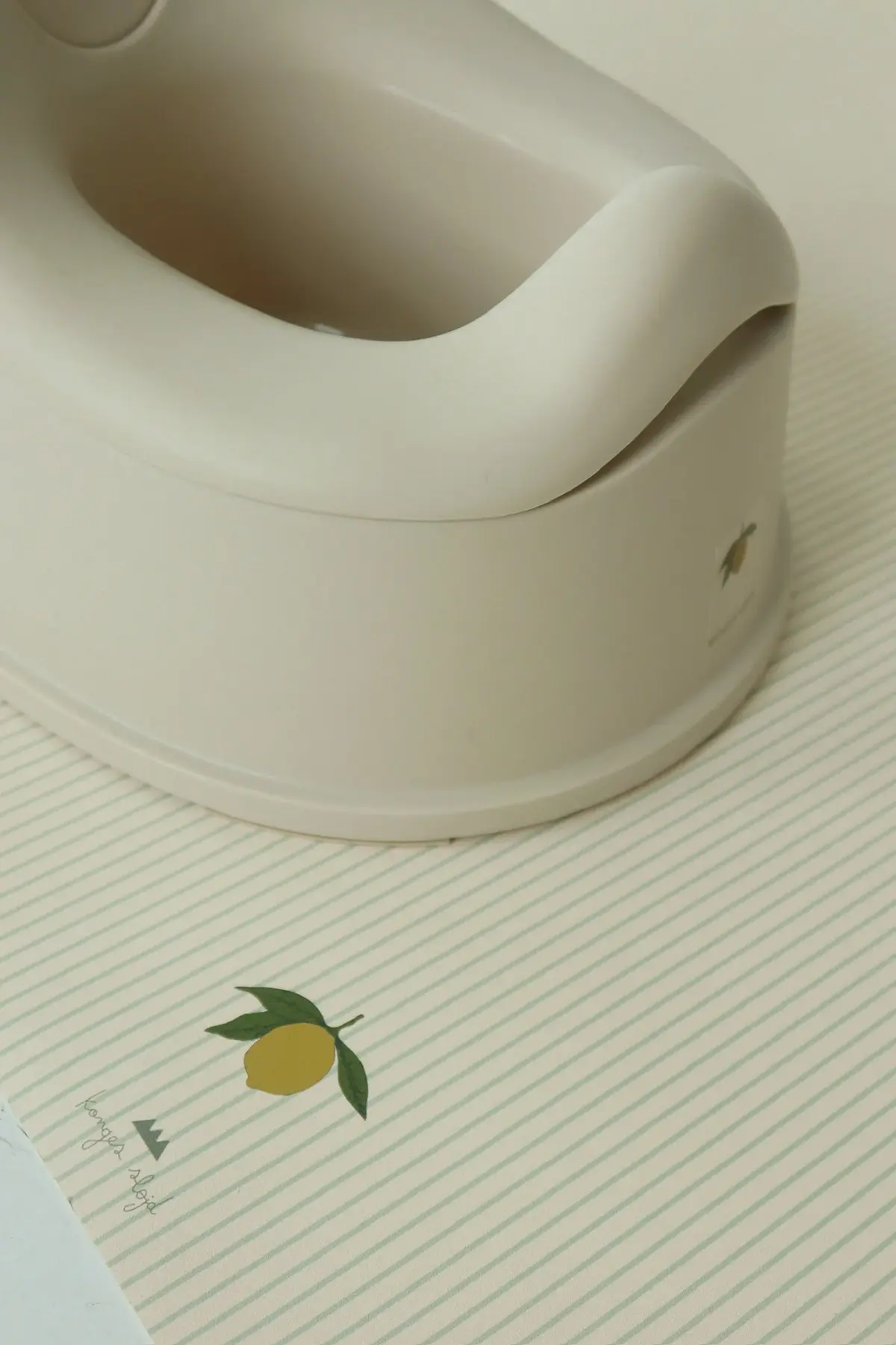 Konges Sløjd Töpfchen „My first potty / Lemon“