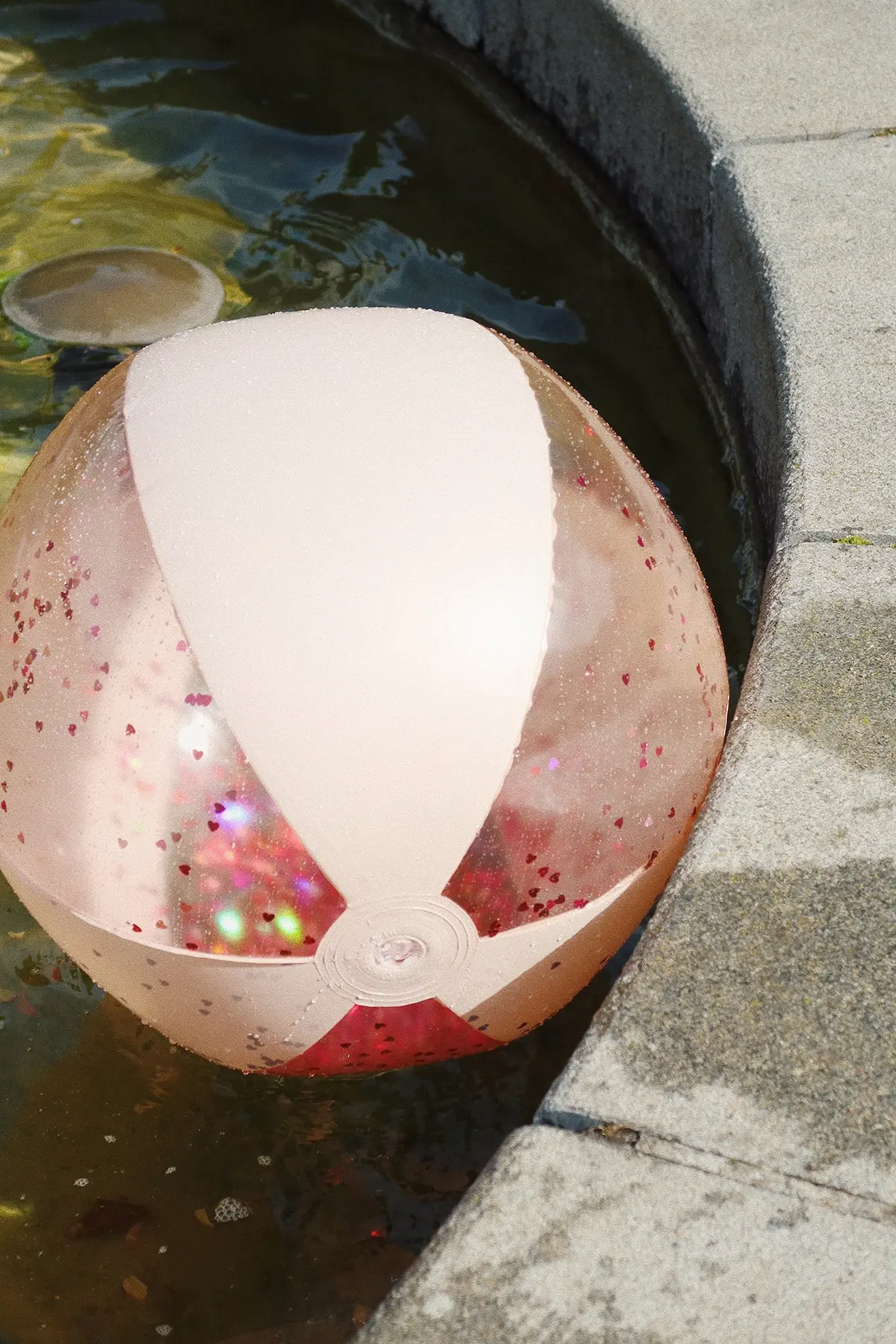 DELISTED Konges Sløjd Wasserball „Blush“, transparent, ø40cm – Bild 2