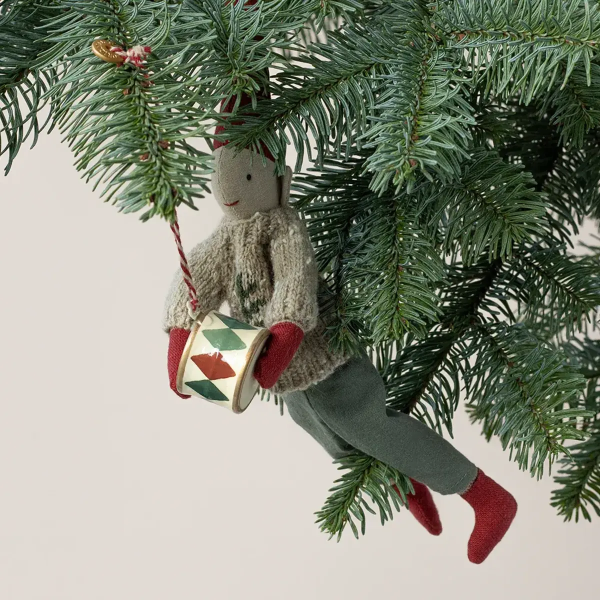 Maileg Weihnachtsbaumschmuck 2er-Set Metall Trommel „grün“ 2,5cm (1)
