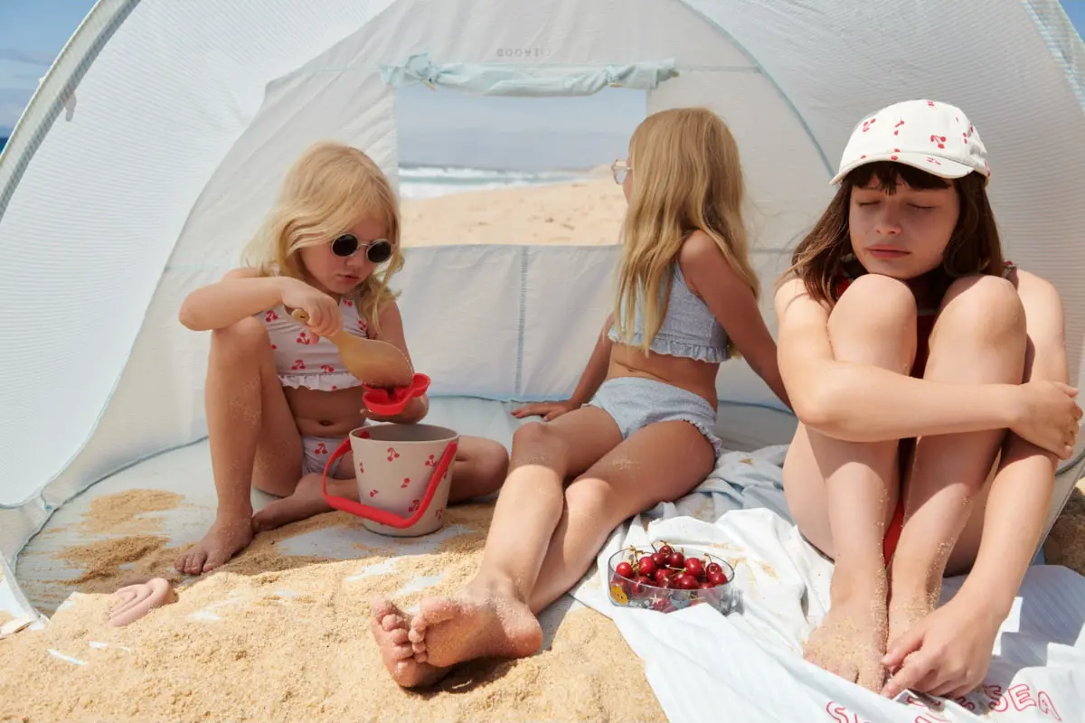 Liewood Pop-Up UV-Strandzelt Cassie „Pure sky : Creme“, Strandmuschel, UV-Schutz 40+