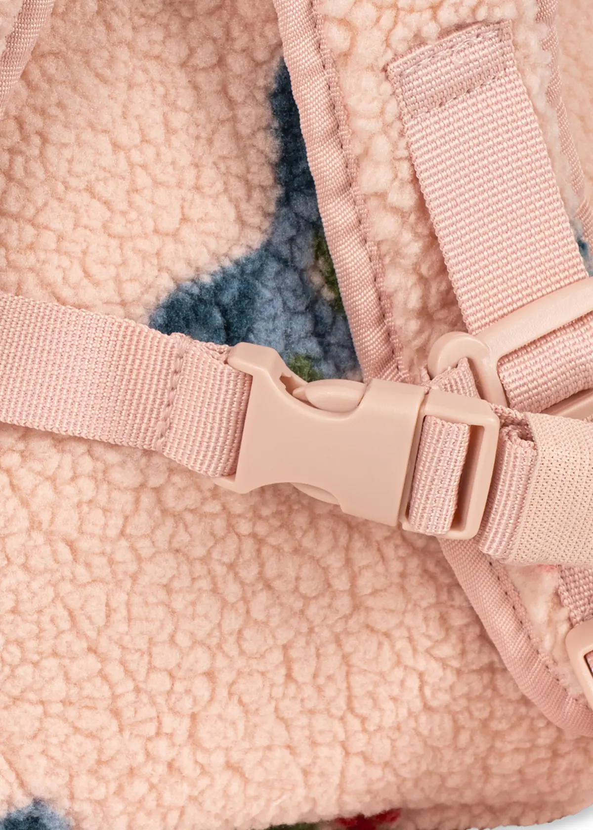 Konges Sløjd Teddyfell-Kinderrucksack Jody „Amarena Rose“, midi