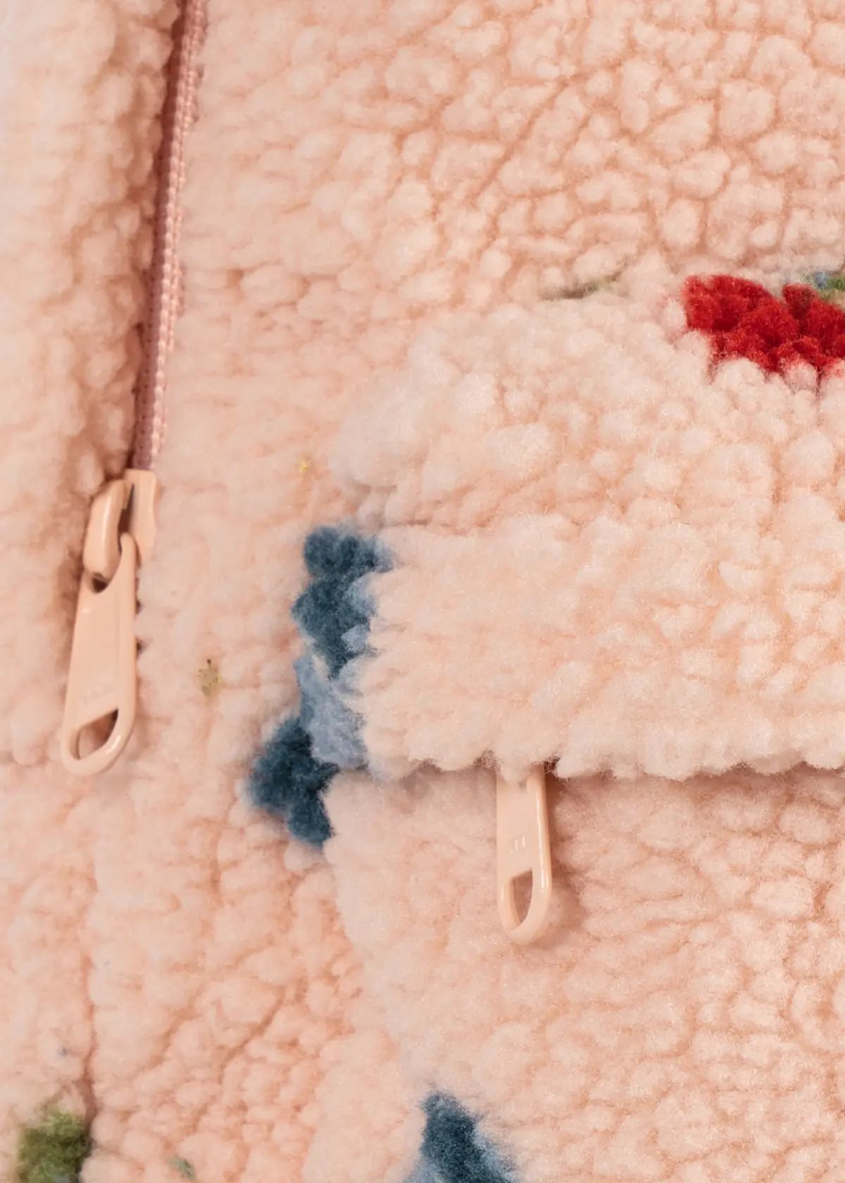 Konges Sløjd Teddyfell-Kinderrucksack Jody „Amarena Rose“, midi
