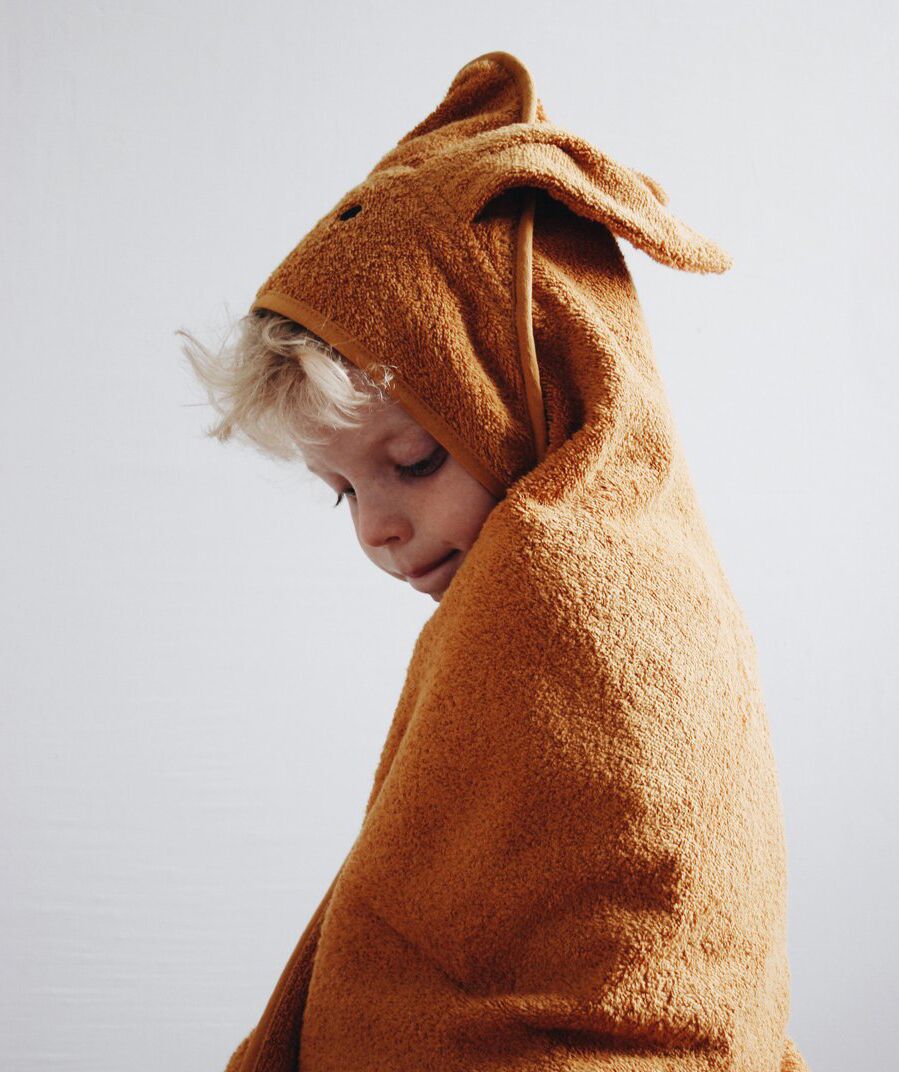 Liewood Kapuzenhandtuch Rabbit mustard mit Junge