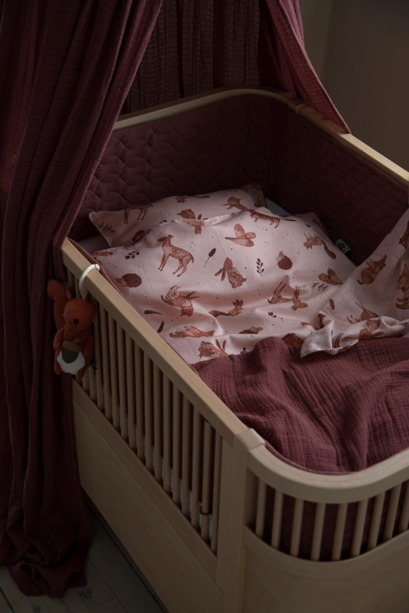 Sebra Bettnestchen abgesteppt „burgundy red“, 360cm im Babybett