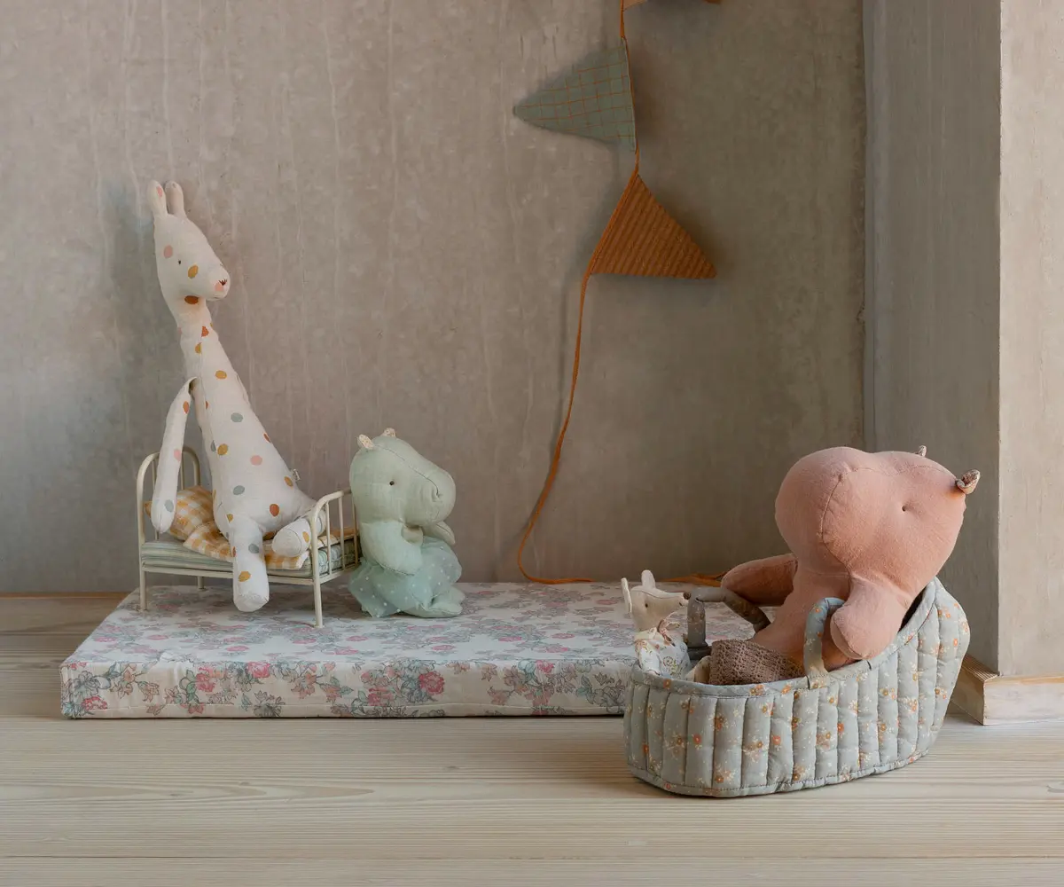 Maileg Safari Friends, Nilpferd mit Rock, Klein - mint, H23cm