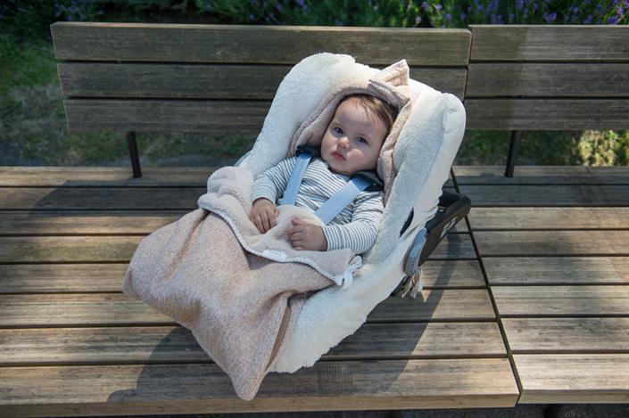 koeka Fußsack Vigo Teddy caramel / soft caramel für Babyschalen – Bild 3