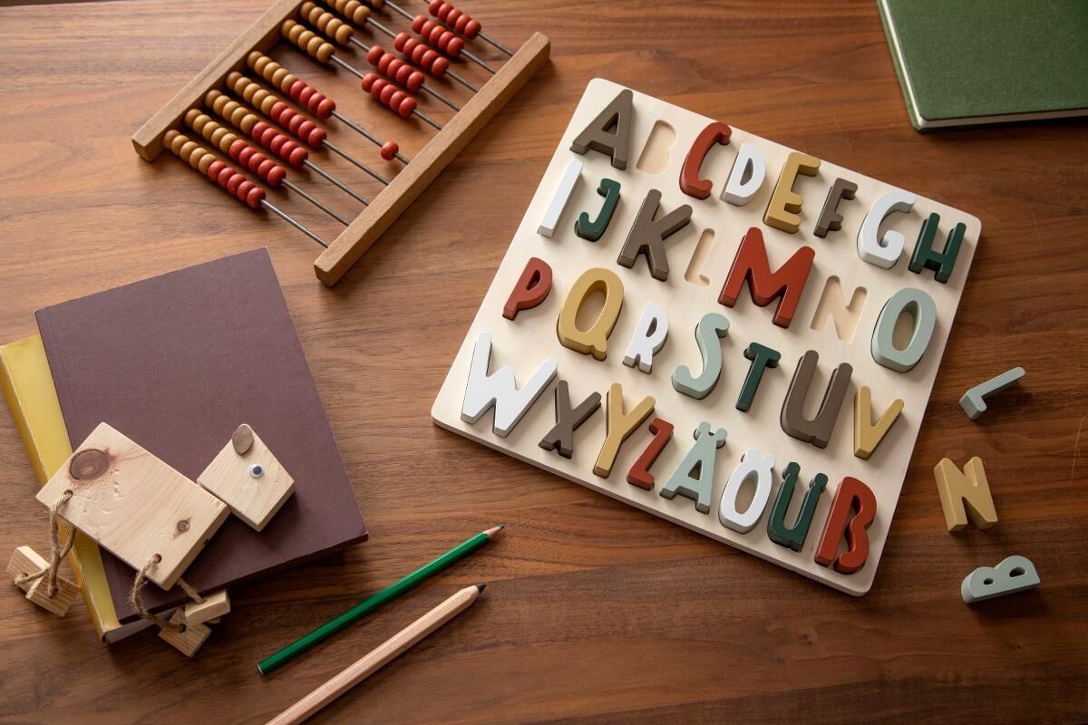 Sebra Buchstaben-Puzzle aus Holz, mixed colours – Bild 2