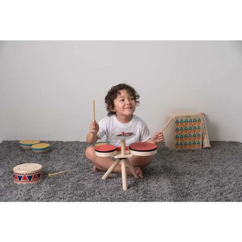 PlanToys Musikkapelle Kinder-Trommel-Set aus Holz – Bild 3