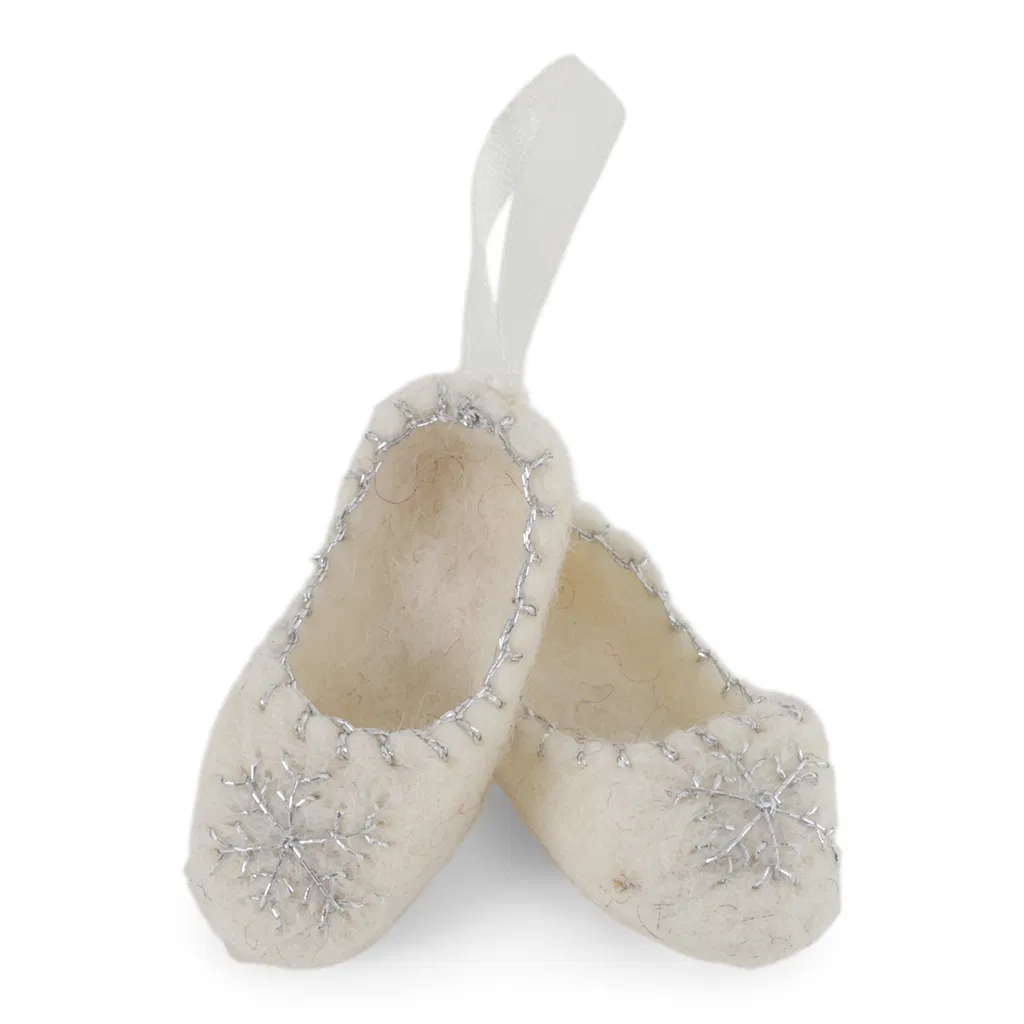 Gry & Sif Weihnachtsbaumschmuck „Ballettschuhe weiß mit Schneeflocke“