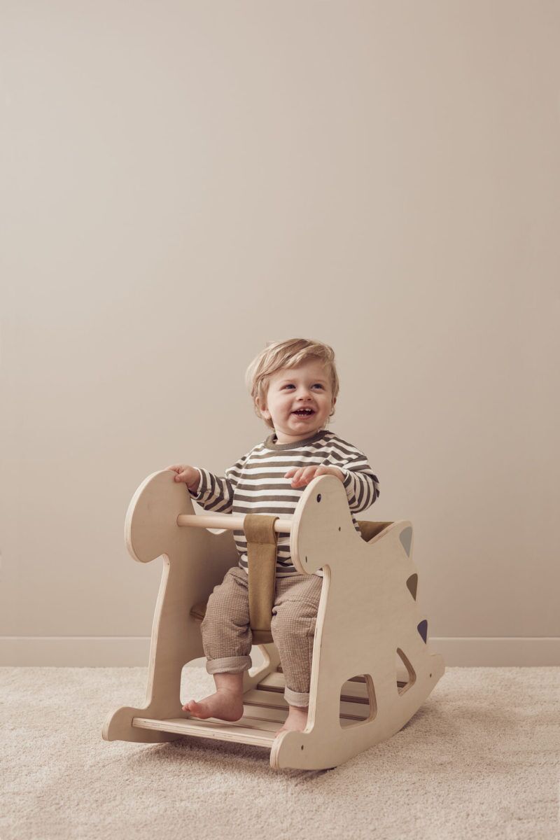 Kids Concept Schaukeldino NEO aus FSC® Holz – Bild 5