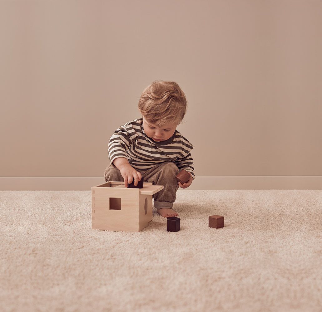 Kids Concept Steckspiel Neo „natur“, 15x15x13cm – Bild 4