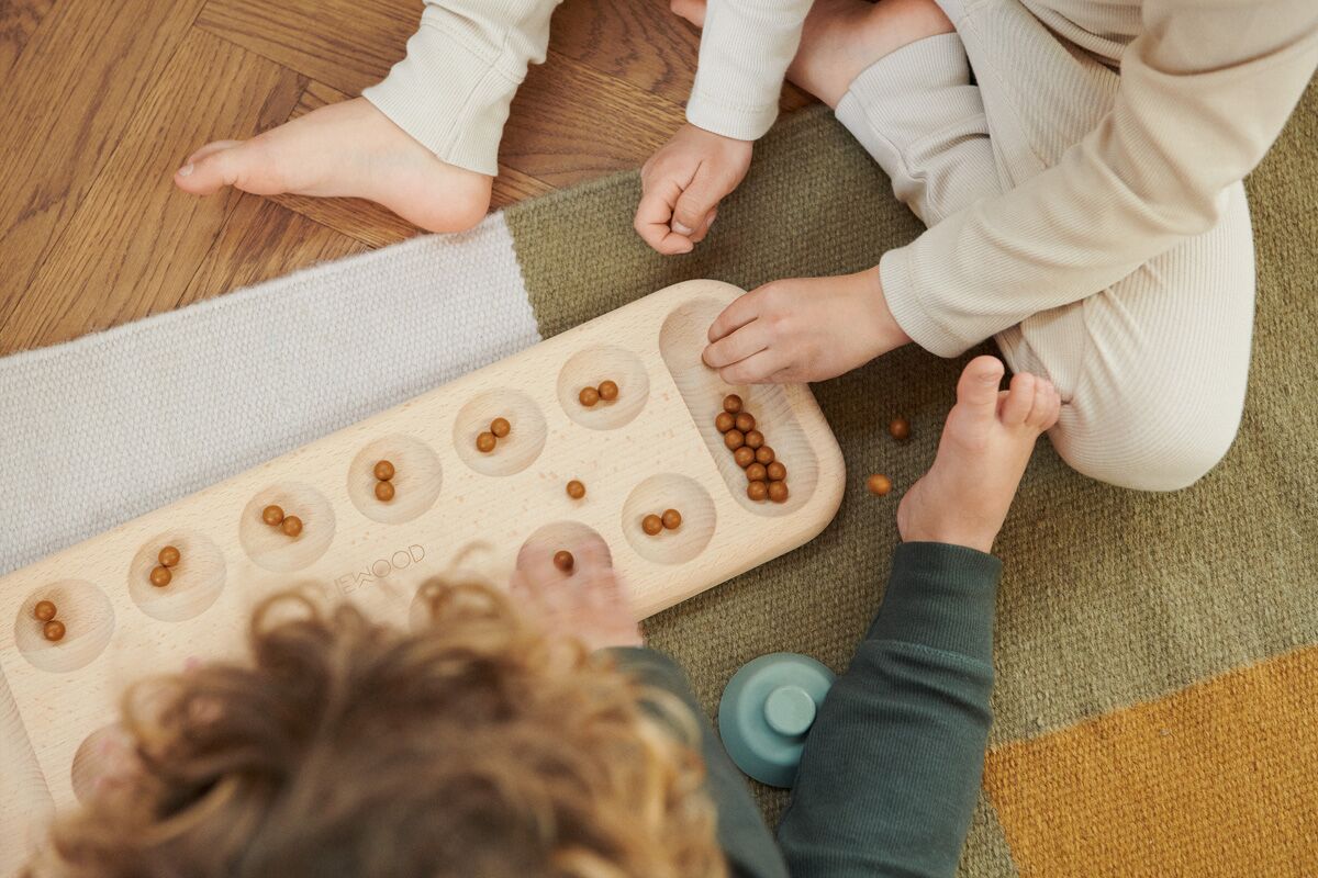 DELISTED Liewood Kalaha Taryn „Natural / golden caramel mix“, Strategiespiel aus Buchenholz – Bild 3