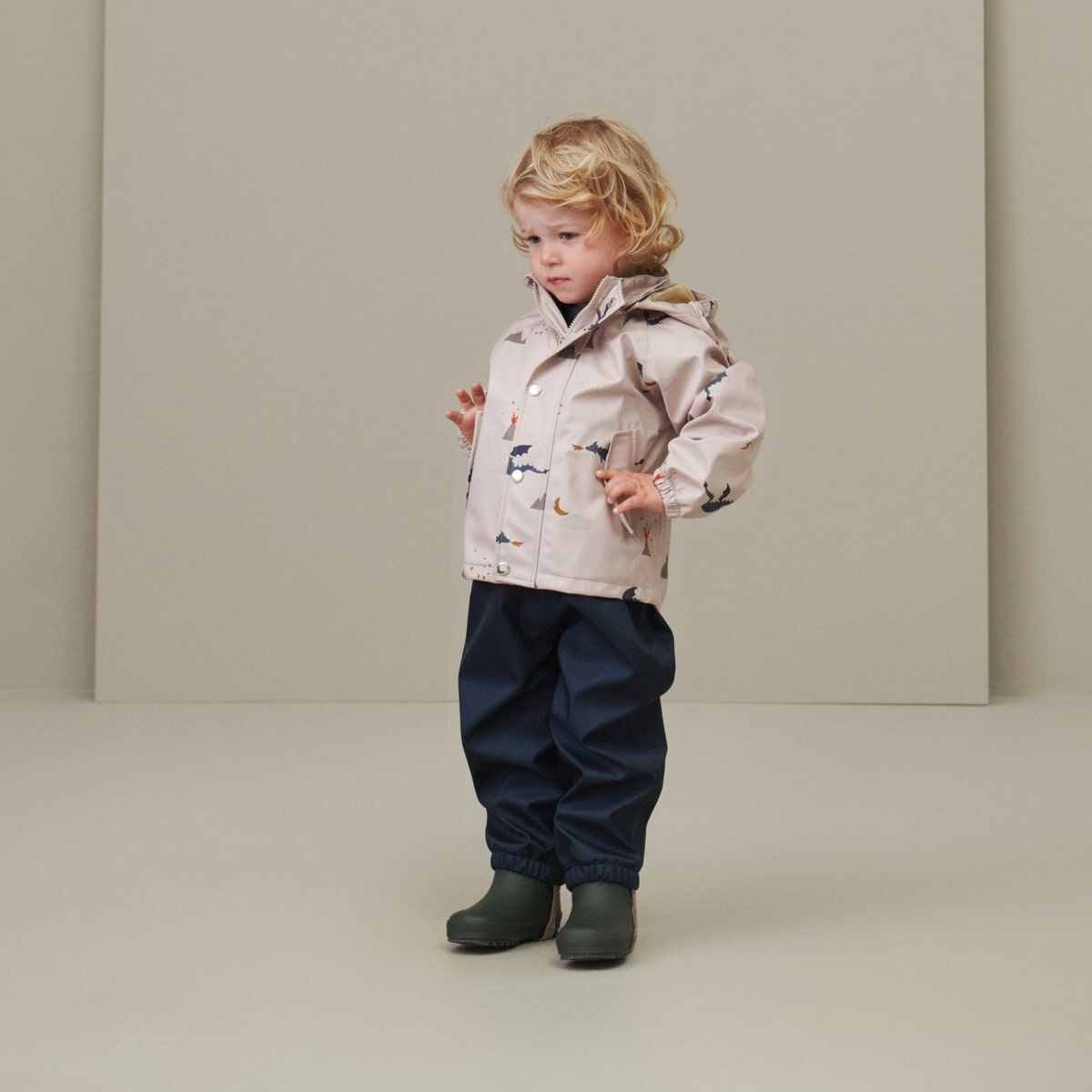 Liewood Dakota Regenbekleidungs-Set „Little dragon / Dark sandy“, Gr. 86 – Bild 11